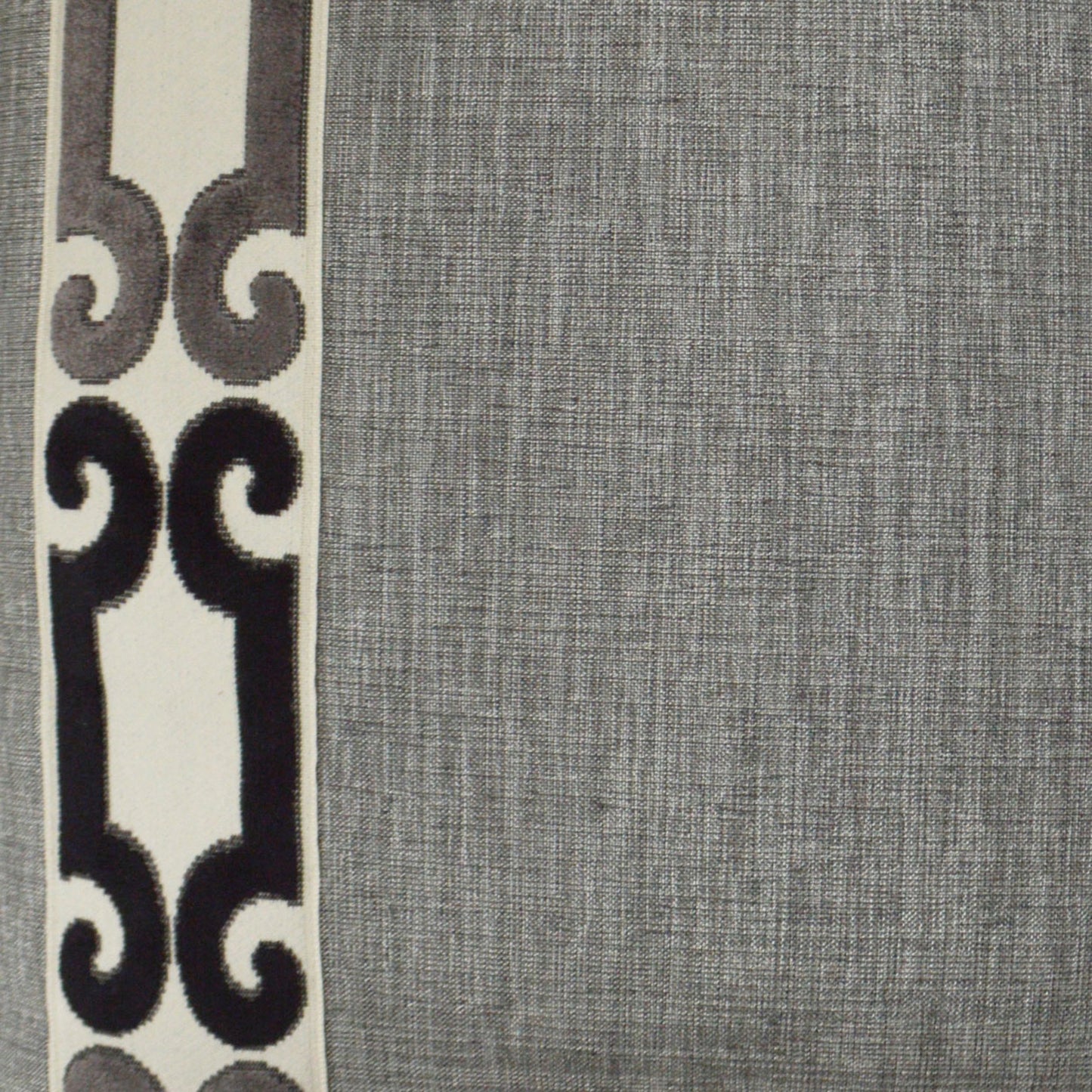 003 SR-907686 | Closeup | St. Raphael by DV Kap Home. Made from 30% polyester, 70% viscose in a transitional style.