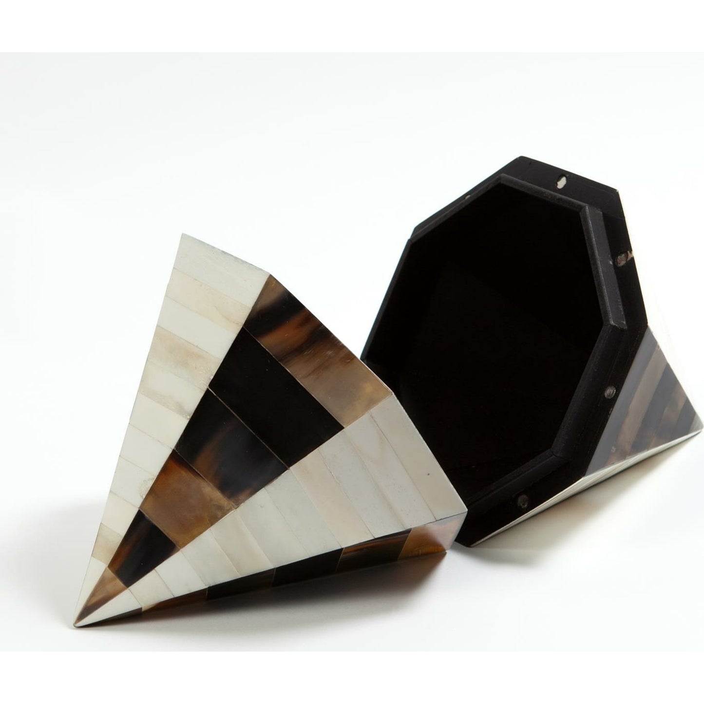 010 SR-893365 | Unknown | Triangle Cone Box by Global Views. Made from unique in a coastal style.