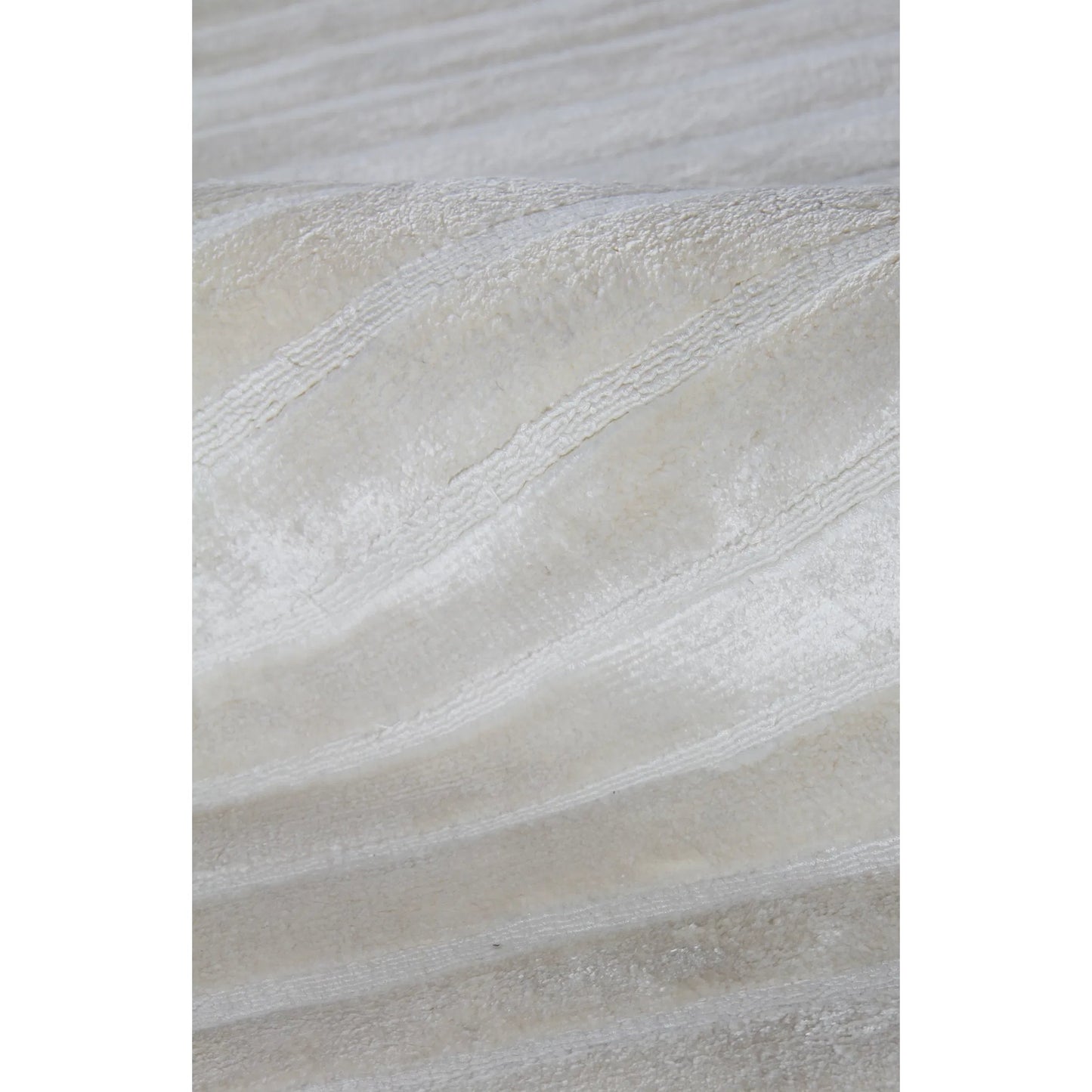 004 SI-2221871,SI-2293616 | Additional Silo | High Low 3230 Rug by Exquisite Rugs in white. Made from viscose in a unique style.