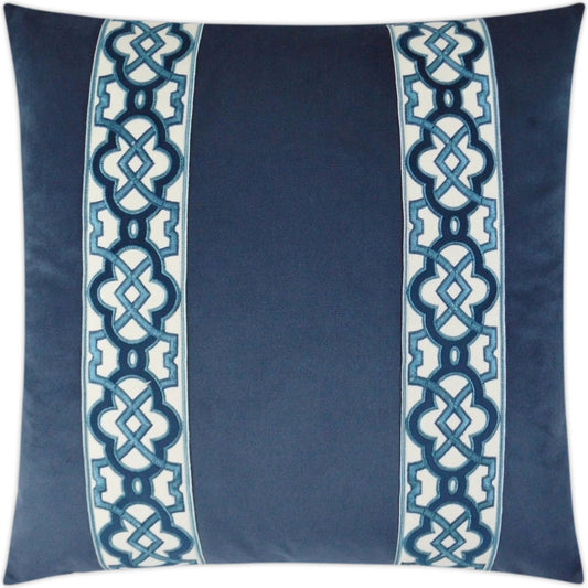 Athenee by DV Kap Home. Made from 100% polyester in a transitional style.