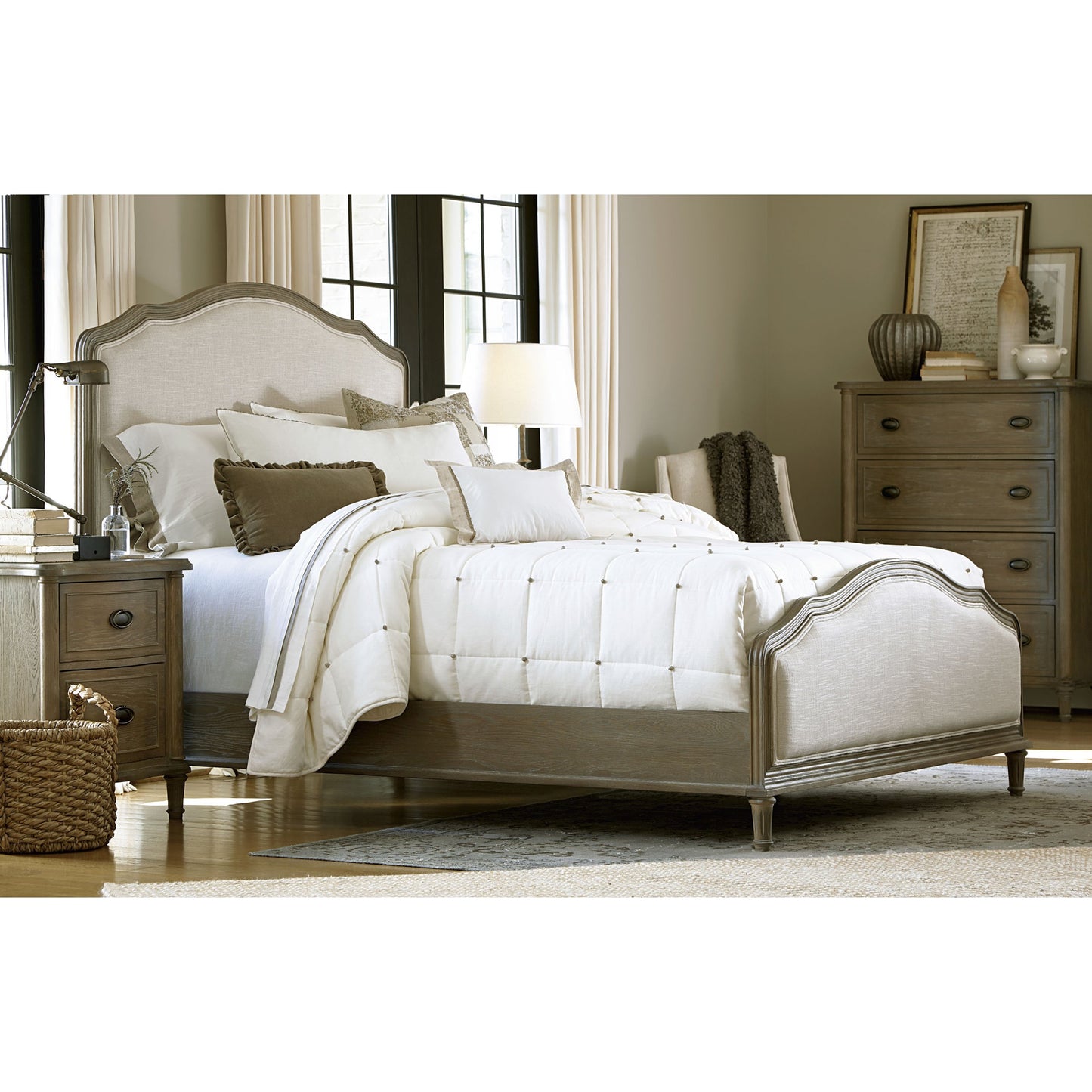 003 SR-813191,SR-813192 | Lifestyle | Complete Devon Bed by Universal Furniture in natural wood and studio. Made from 50% viscose, 30% polyester, 20% linen in a cottage & farmhouse style.
