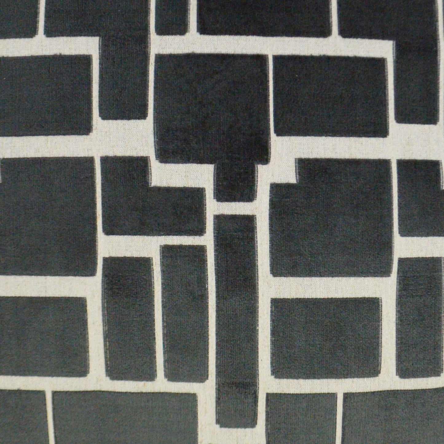 005 SI-2380517 | Closeup | Aura Pillow by DV Kap Home. Made from 69% rayon, 21% polyester, 10% linen in a modern style.