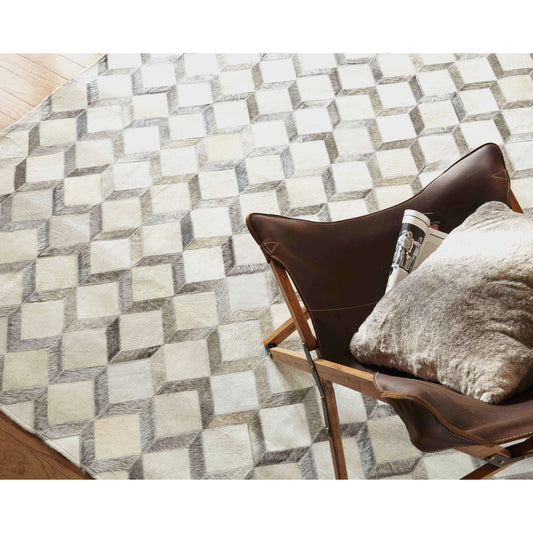 Natural Hide 3334 Rug by Exquisite Rugs in ivory, silver. Made from leather hide in a unique style.