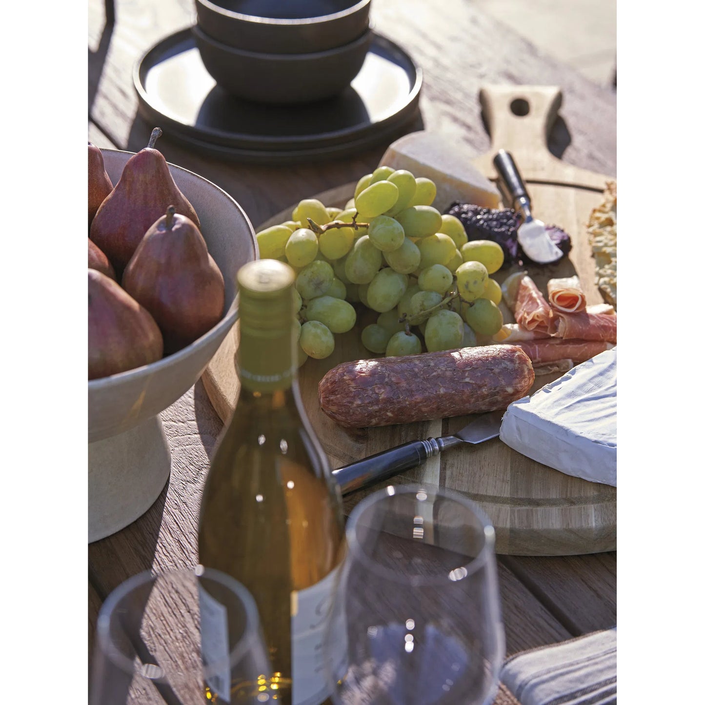 008 SI-2242610 | Closeup | Kilimanjaro Rectangular Dining Table by Tommy Bahama Outdoor. Made from unique in a unique style.