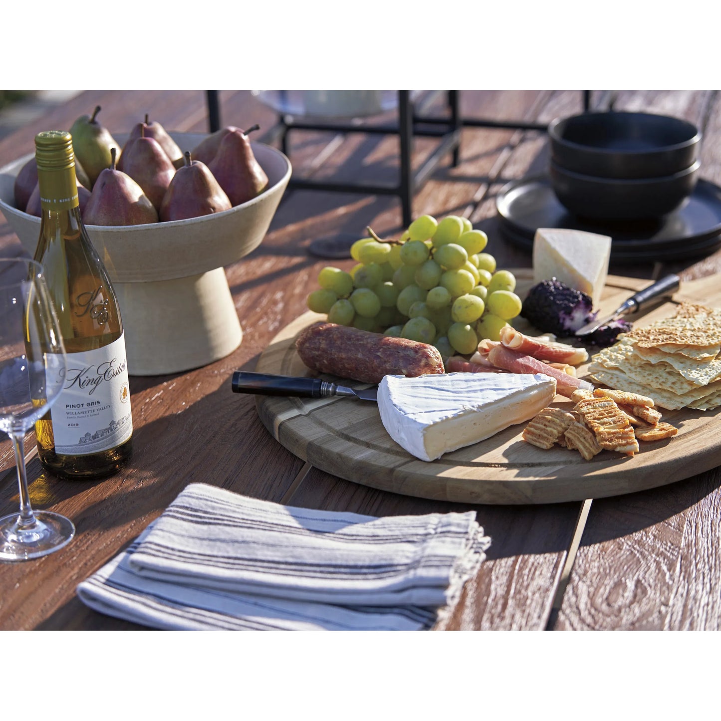 006 SI-2242610 | Closeup | Kilimanjaro Rectangular Dining Table by Tommy Bahama Outdoor. Made from unique in a unique style.