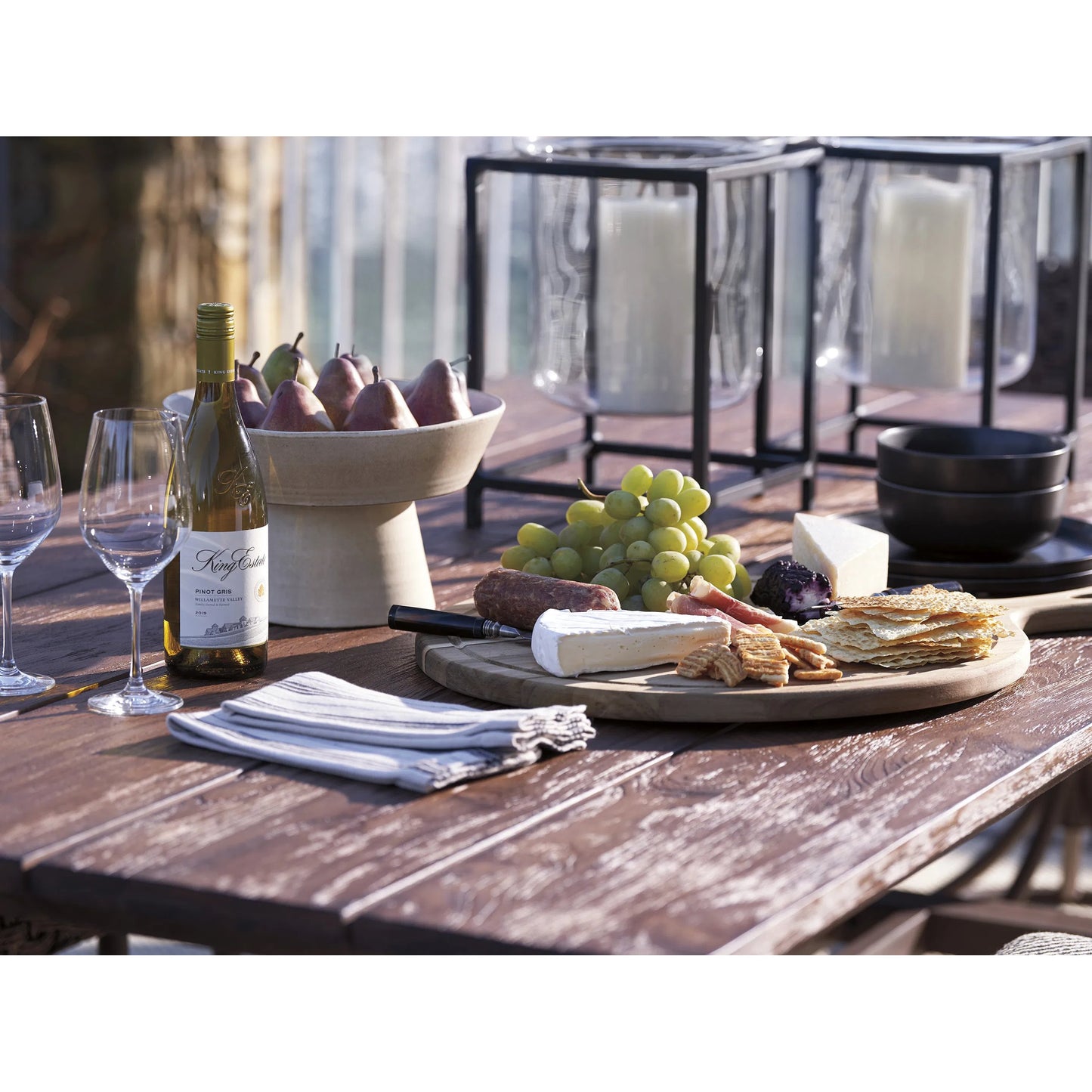 005 SI-2242610 | Closeup | Kilimanjaro Rectangular Dining Table by Tommy Bahama Outdoor. Made from unique in a unique style.