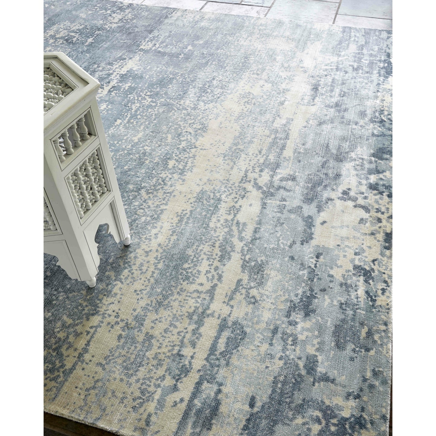005 SI-1909609,SI-1909610,SI-1909611 | Lifestyle | Koda 3393 Rug by Exquisite Rugs in light blue/multi. Made from unique in a unique style.