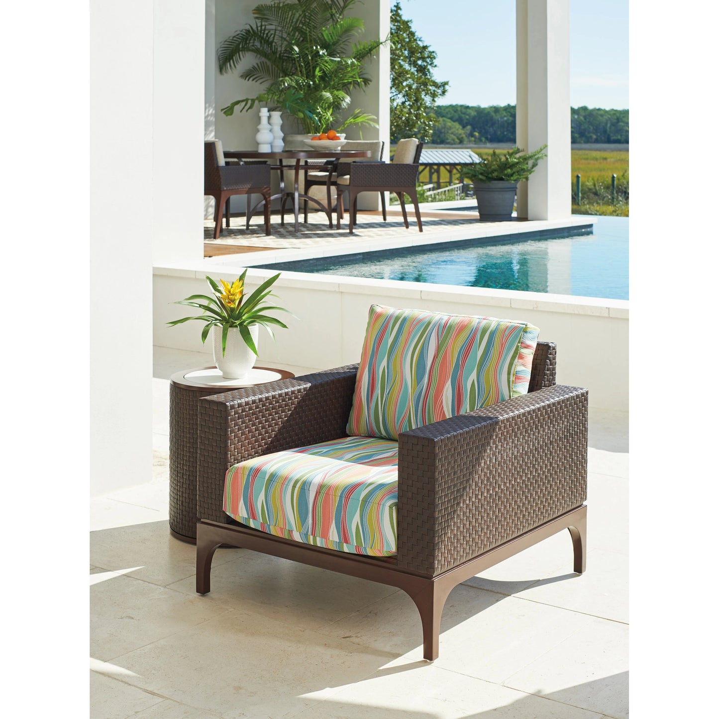 004 SI-1962914 | Lifestyle | Abaco Lounge Chair by Tommy Bahama Outdoor in english walnut. Made from unique in a transitional style.
