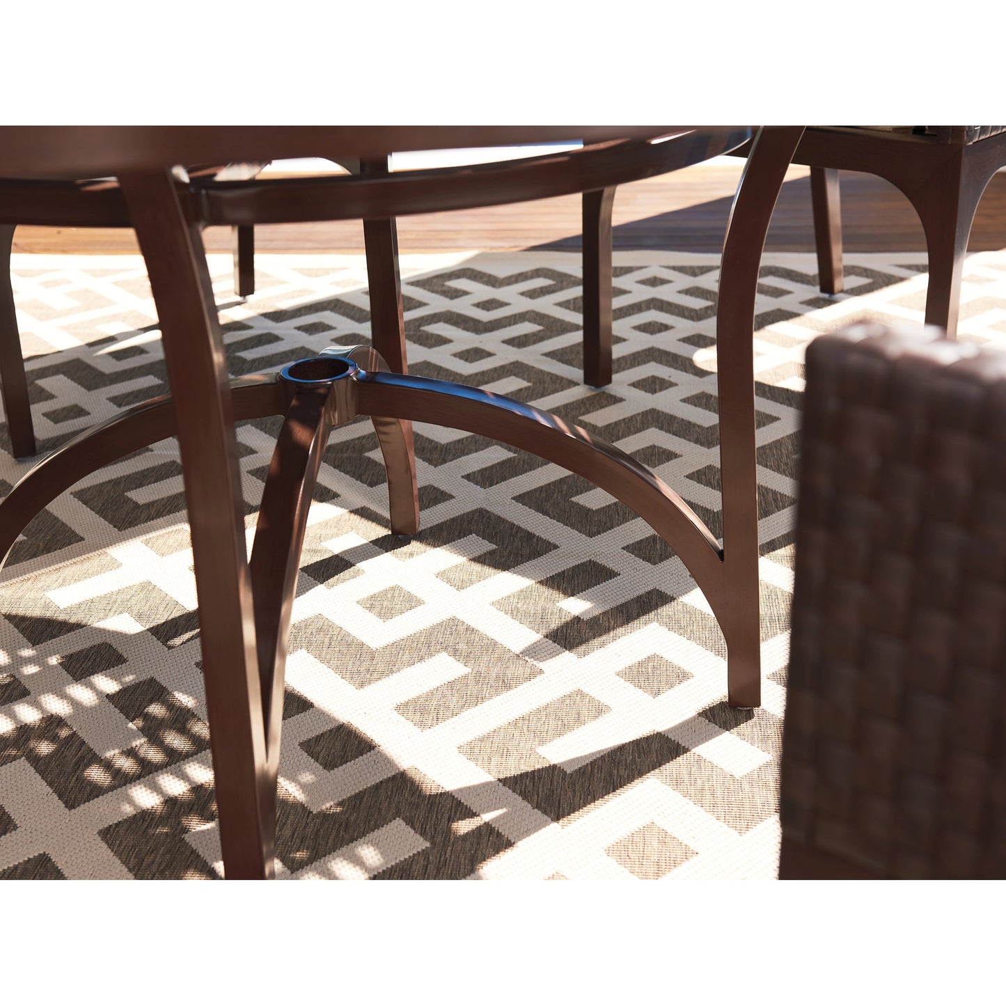 005 SI-1962926 | Lifestyle | Abaco Round Dining Table by Tommy Bahama Outdoor in english walnut. Made from unique in a transitional style.