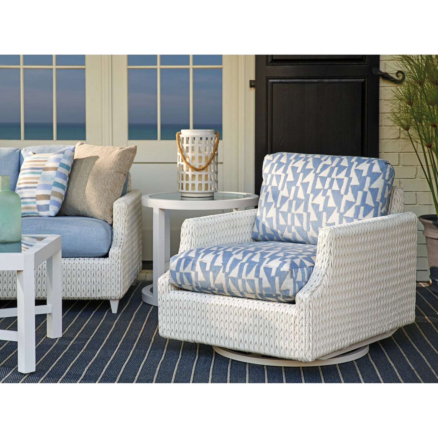 003 SI-2013314 | Lifestyle | Ocean Breeze Promenade Swivel Glider Lounge Chair by Tommy Bahama Outdoor in pearl white. Made from unique in a coastal style.