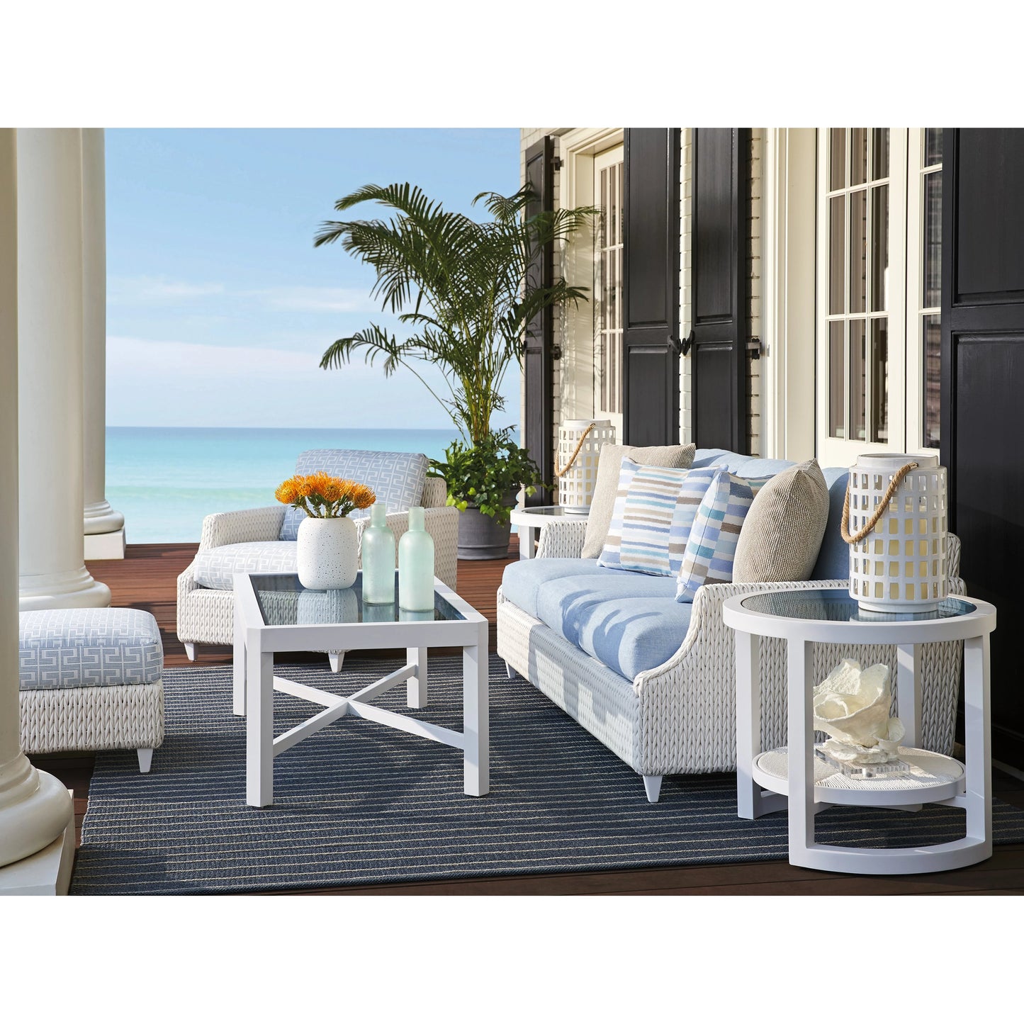 007 SI-2013334 | Lifestyle | Ocean Breeze Promenade Round End Table by Tommy Bahama Outdoor in white. Made from unique in a coastal style.