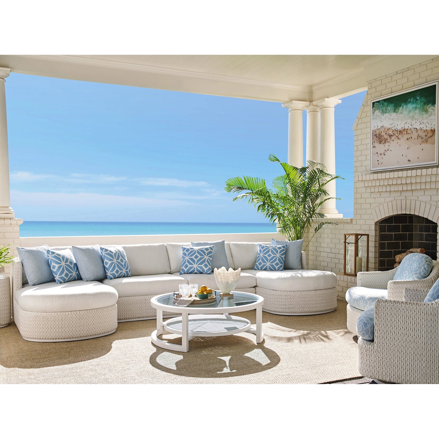 006 SI-2013331 | Lifestyle | Ocean Breeze Promenade Round Cocktail Table by Tommy Bahama Outdoor in white. Made from unique in a coastal style.