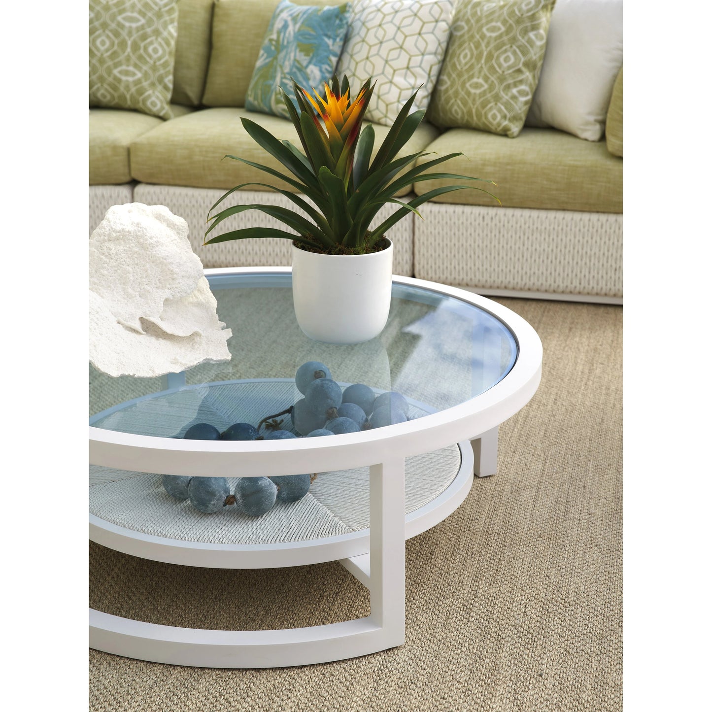004 SI-2013331 | Closeup | Ocean Breeze Promenade Round Cocktail Table by Tommy Bahama Outdoor in white. Made from unique in a coastal style.