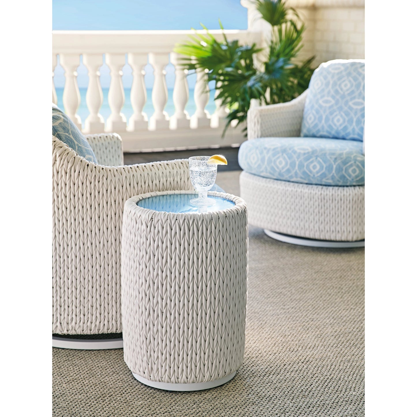 004 SI-2013333 | Lifestyle | Ocean Breeze Promenade Accent Table by Tommy Bahama Outdoor in pearl white. Made from unique in a cottage & farmhouse style.
