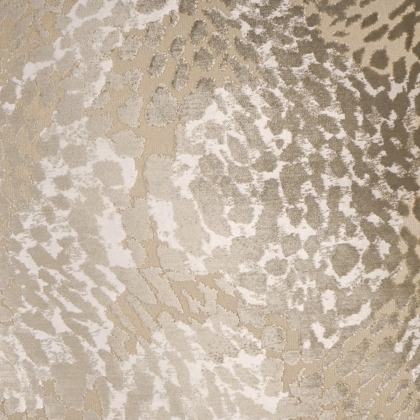 002 SI-2027855 | Closeup | Flirty Pillow by DV Kap Home. Made from 84% polyester, 16% viscose in a modern style.