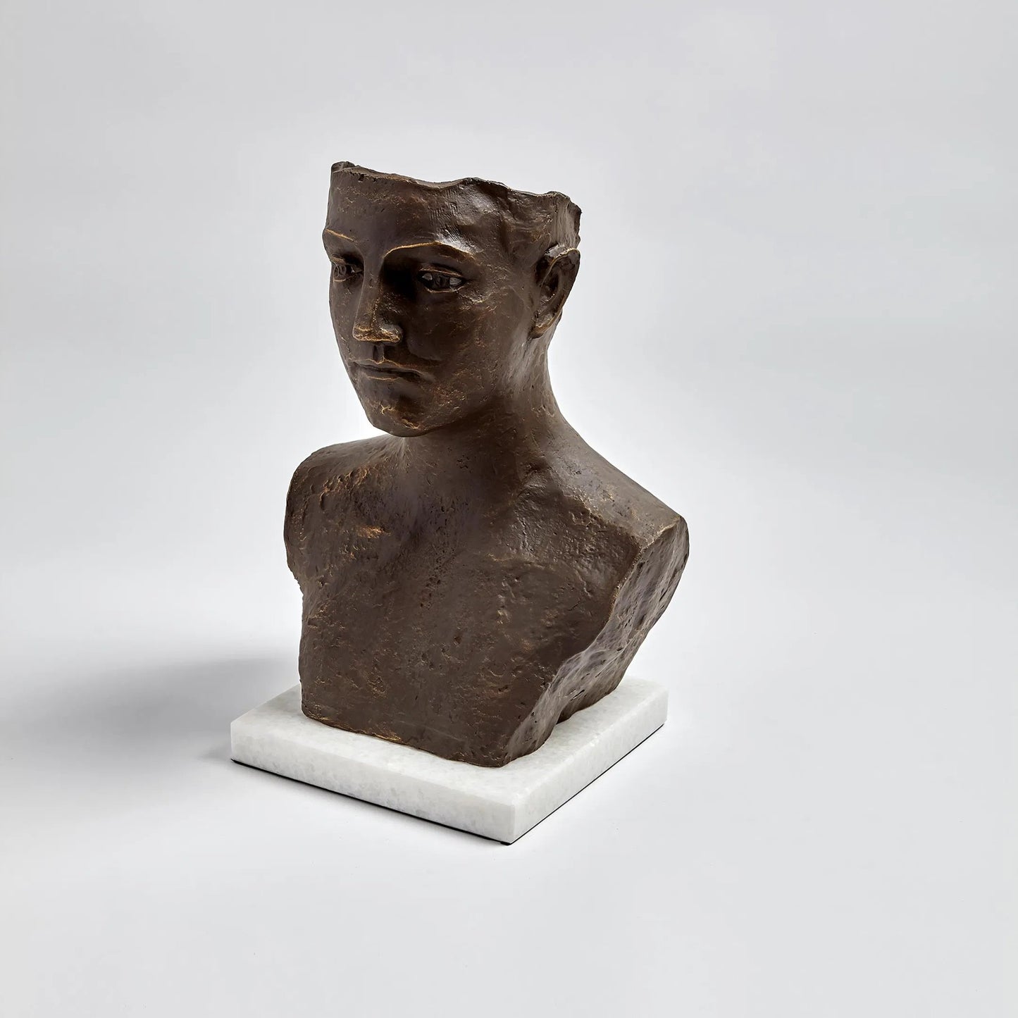 004 SR-701400 | Additional Silo | Head Sculpture by Global Views. Made from iron, white marble in a eclectic & global style.