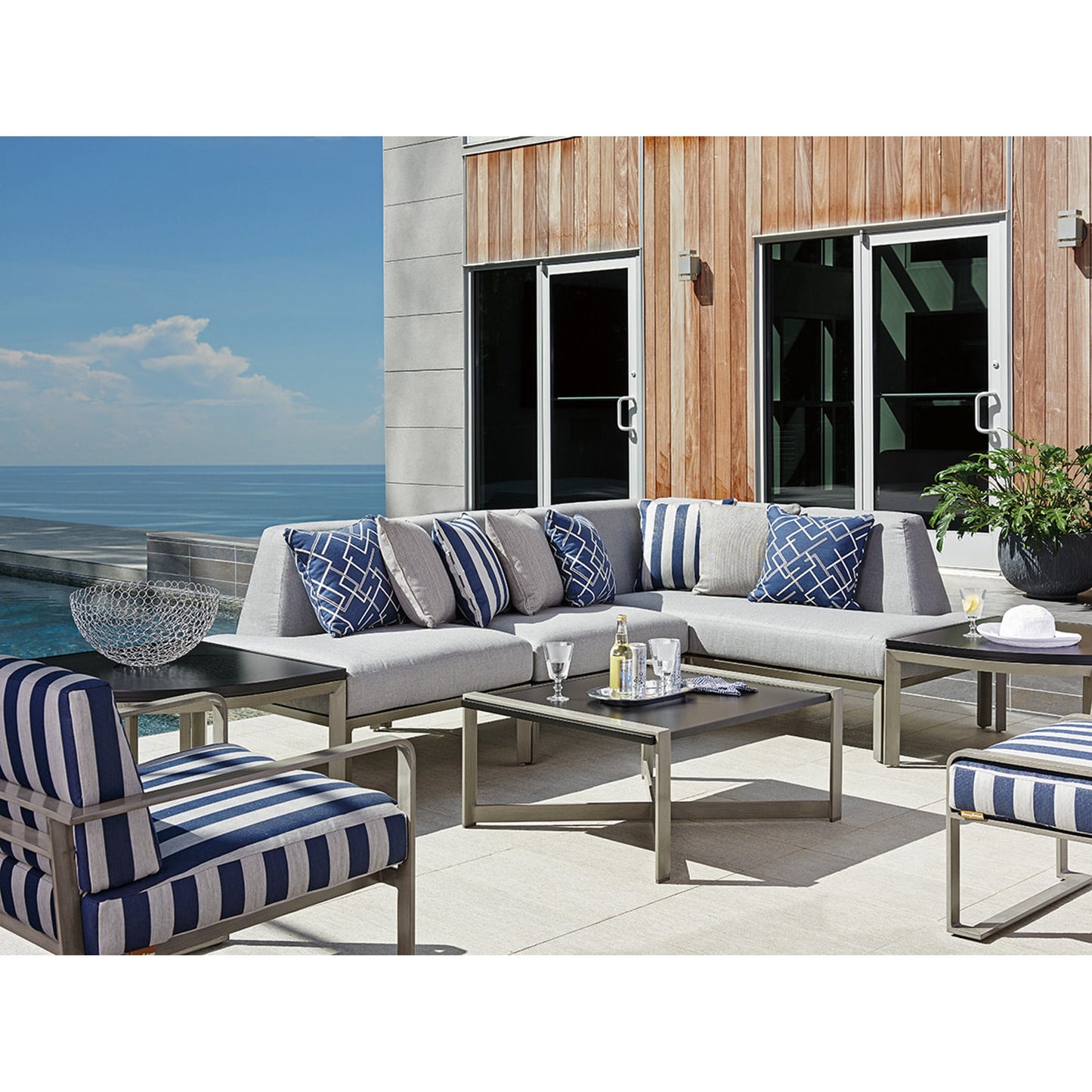 004 SR-836625 | Lifestyle | Del Mar Cocktail Table by Tommy Bahama Outdoor. Made from unique in a modern style.