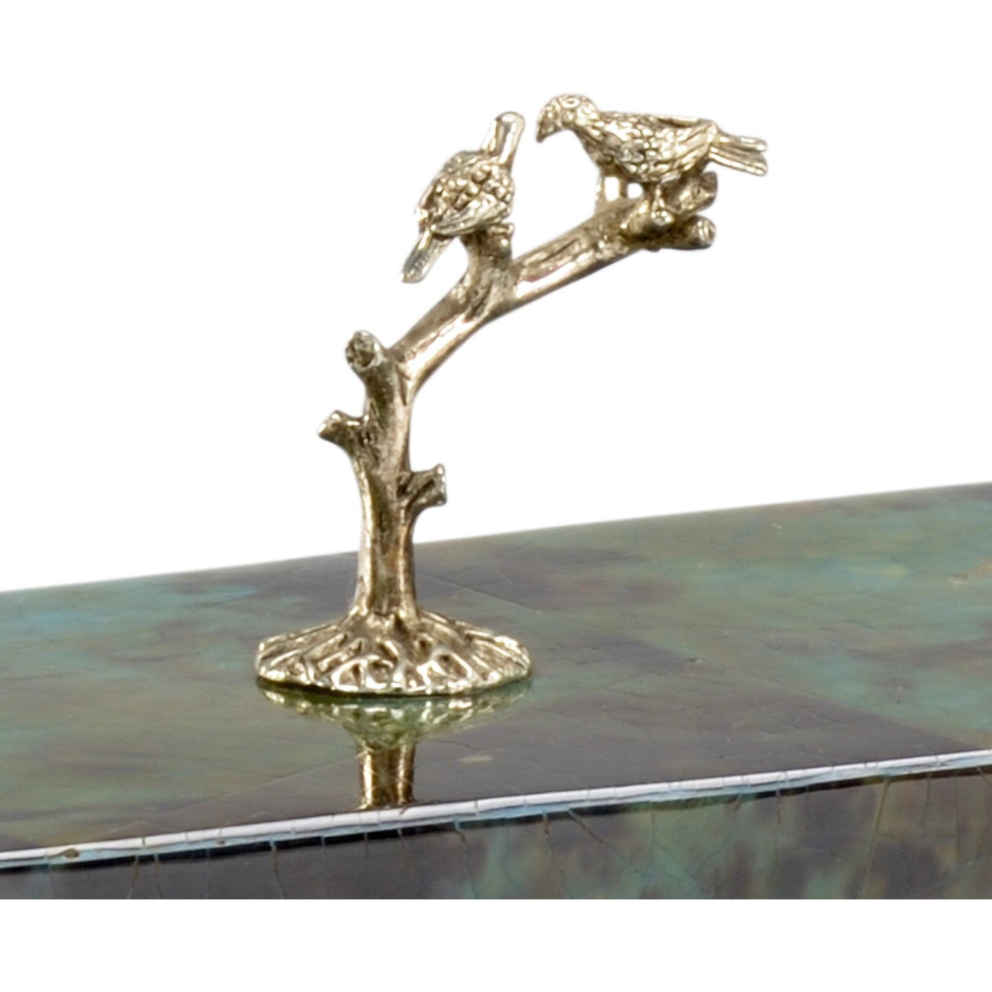 002 SR-782435 | Closeup | Bird Handle Box by Chelsea House in tiger pen shell, silver plated. Made from wood, brass in a transitional style.