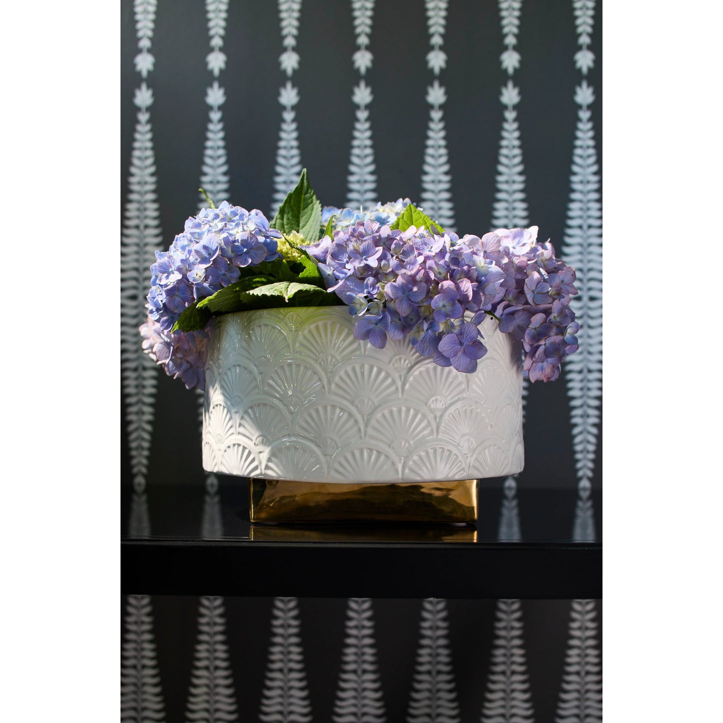 005 SI-2105454 | Lifestyle | Deco Fan Cachepot with Gold Base by Chelsea House in white glaze, metallic gold. Made from ceramic in a modern style.