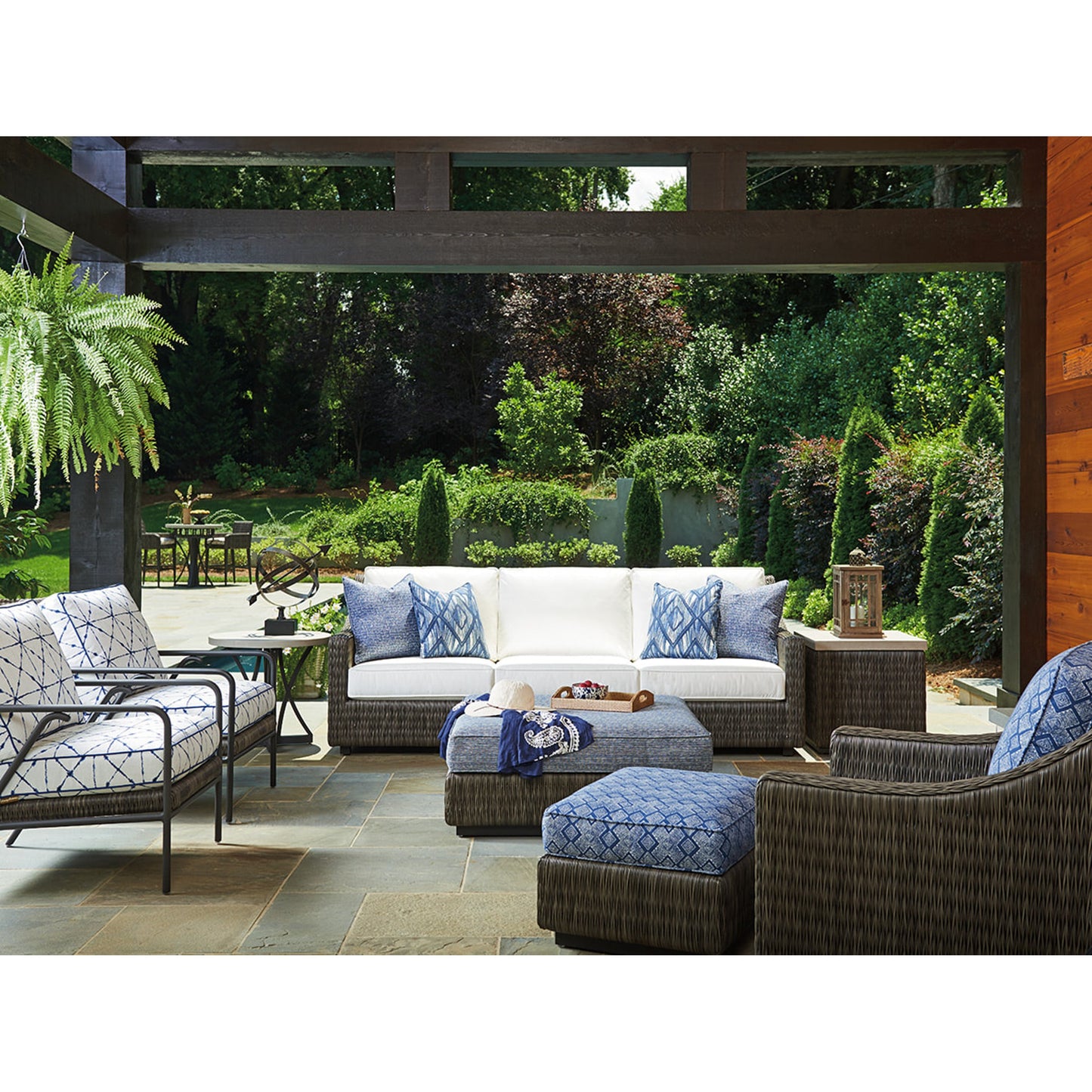 007 SR-836777 | Lifestyle | Cypress Point Ocean Terrace Side Table by Tommy Bahama Outdoor. Made from unique in a modern style.