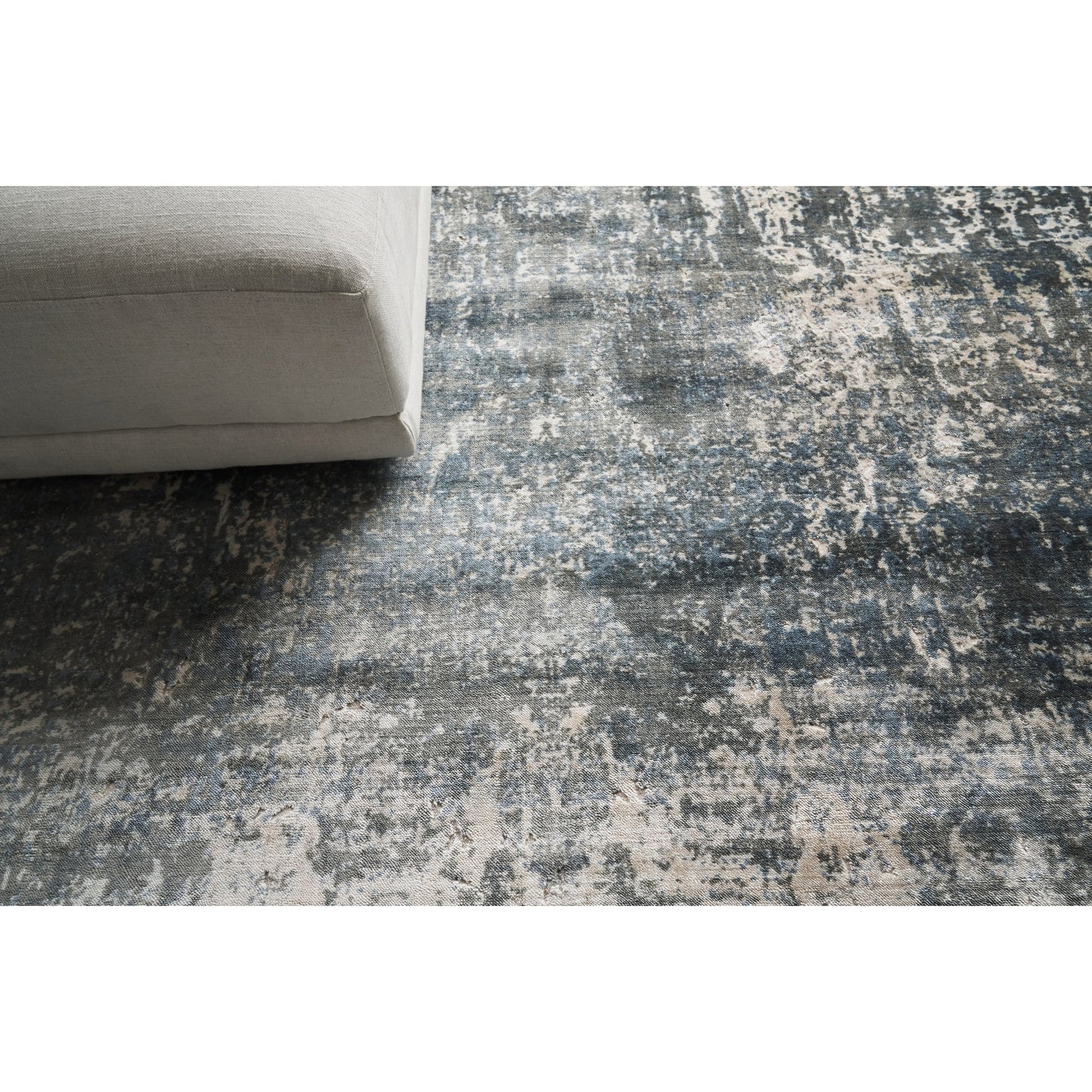 005 SI-1829439,SI-1829440,SI-1829441,SI-1829442,SI-1829443 | Lifestyle | Reflections Rug - Blue, Ivory by Exquisite Rugs in blue, ivory. Made from bamboo silk in a unique style.