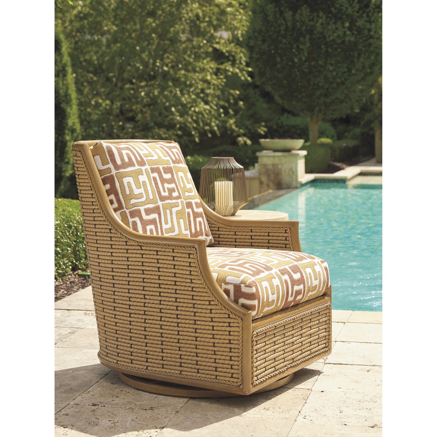 003 SR-836814 | Lifestyle | Los Altos Valley View Swivel Glider Occasional Chair by Tommy Bahama Outdoor. Made from unique in a coastal style.