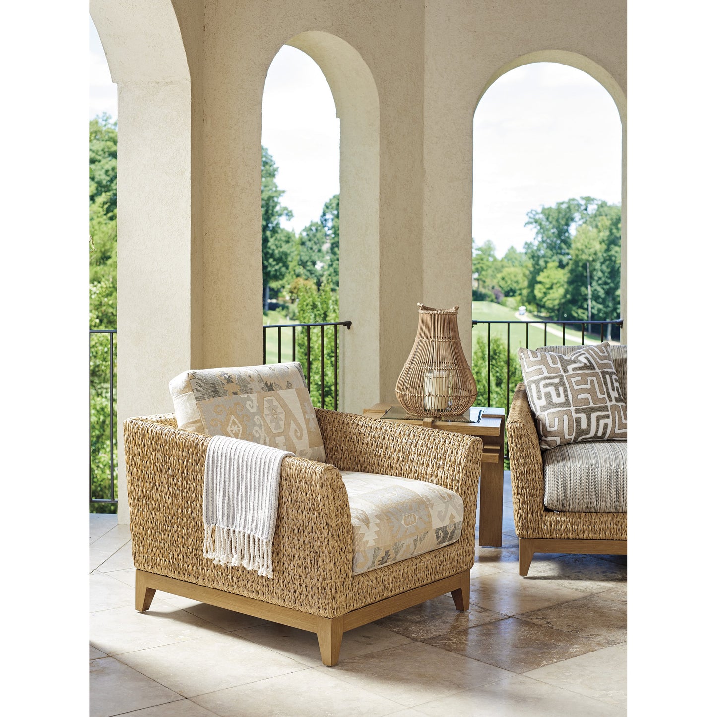 003 SR-836686 | Lifestyle | Los Altos Valley View Lounge Chair by Tommy Bahama Outdoor. Made from unique in a coastal style.