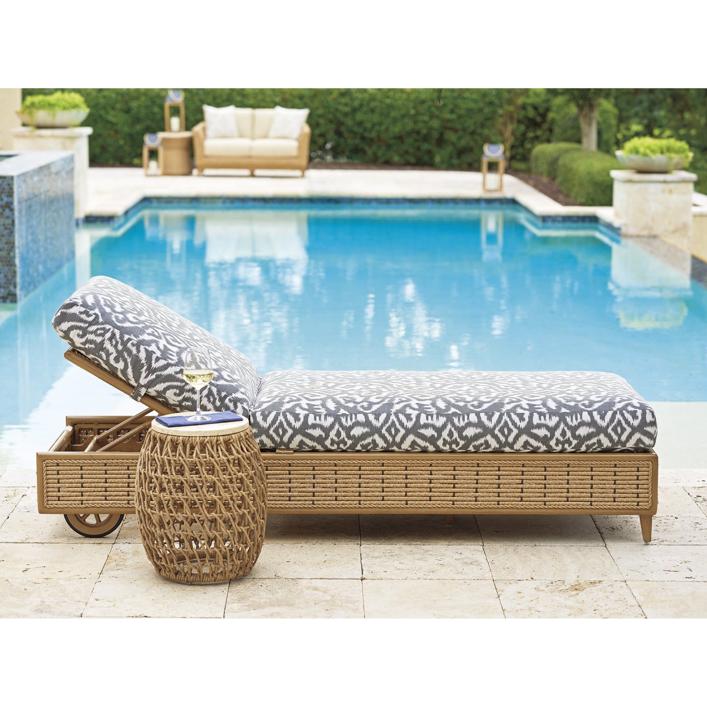 004 SR-836770 | Lifestyle | Los Altos Valley View Round Woven Side Table by Tommy Bahama Outdoor. Made from unique in a coastal style.