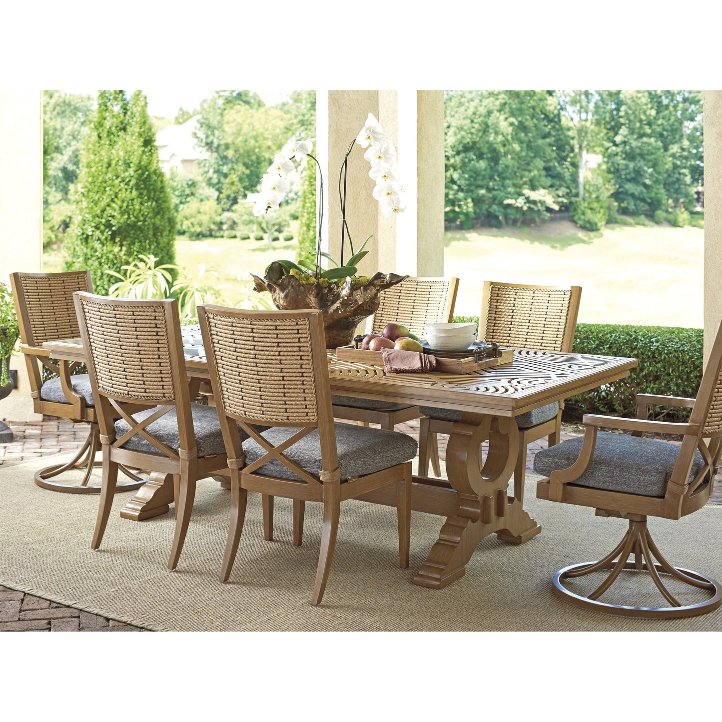 003 SI-1770894 | Lifestyle | Los Altos Valley View Dining Table by Tommy Bahama Outdoor. Made from unique in a cottage & farmhouse style.
