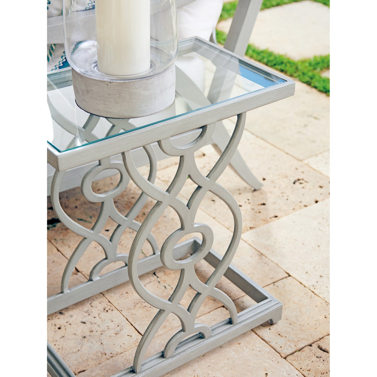 004 SI-1770906 | Lifestyle | Silver Sands Accent Table by Tommy Bahama Outdoor in gray oyster shell. Made from unique in a transitional style.