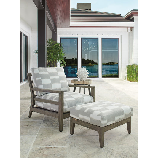 La Jolla Pattern Chair by Tommy Bahama Outdoor in vintage. Made from unique in a transitional style.