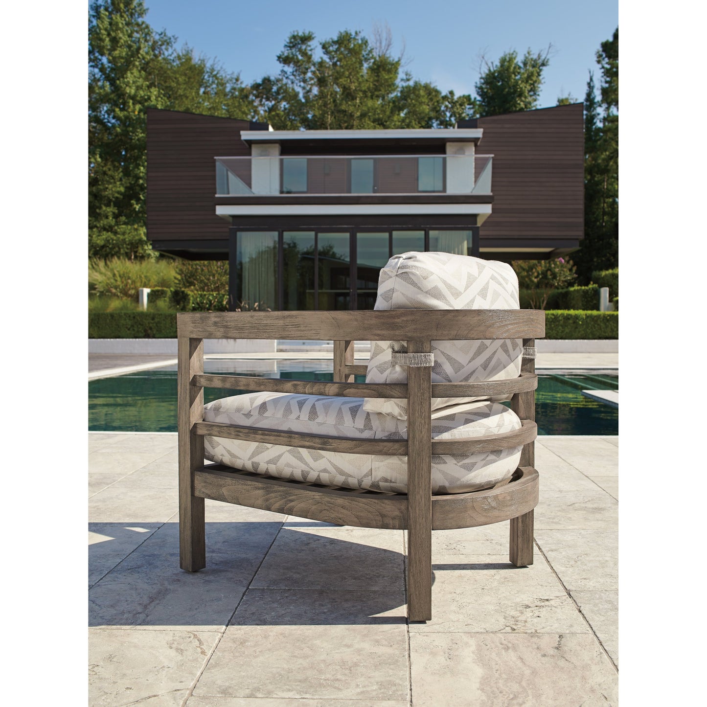 004 SI-1770879 | Lifestyle | La Jolla Lounge Chair by Tommy Bahama Outdoor in vintage. Made from unique in a transitional style.