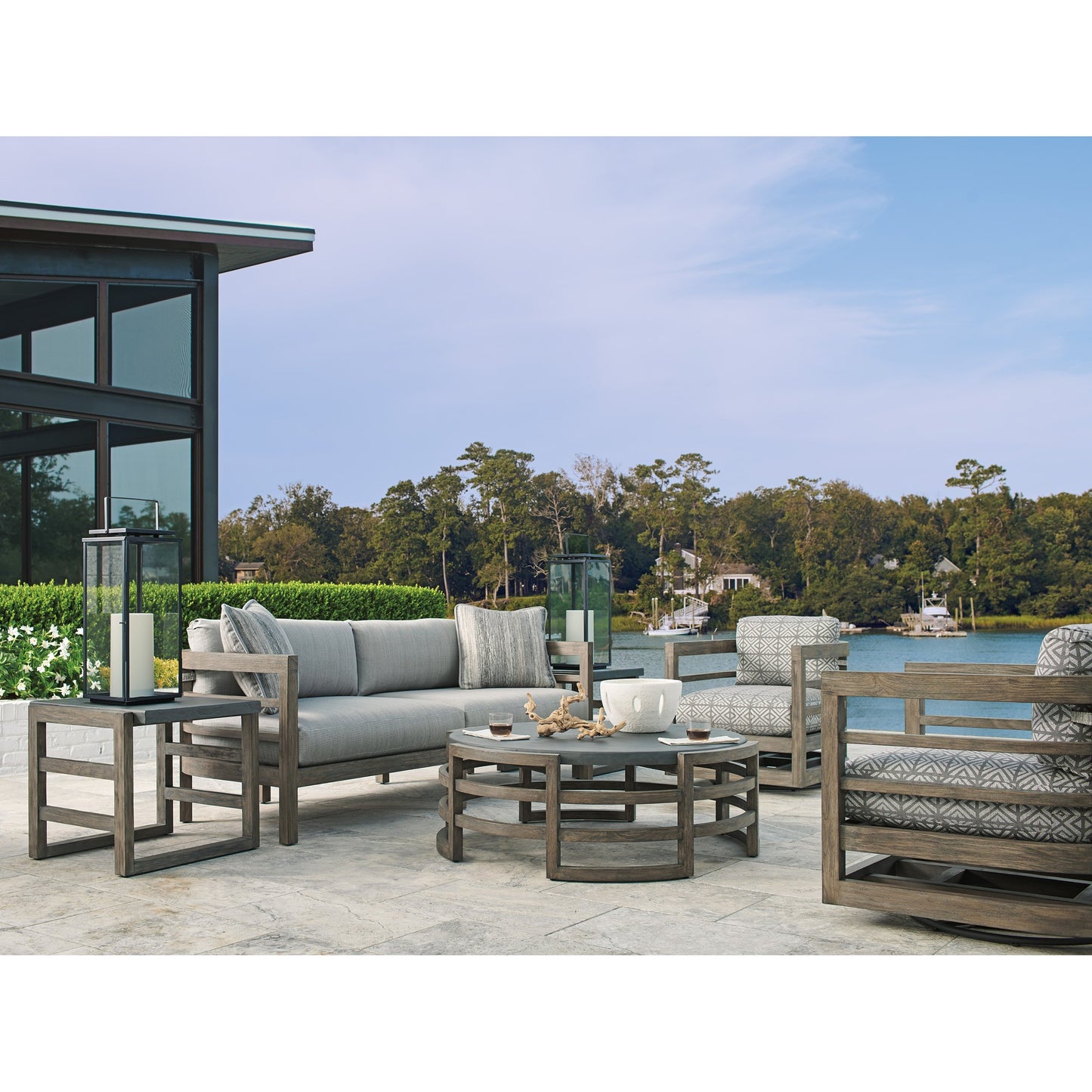 006 SI-1770882 | Lifestyle | La Jolla Swivel Chair by Tommy Bahama Outdoor in vintage. Made from unique in a eclectic & global style.
