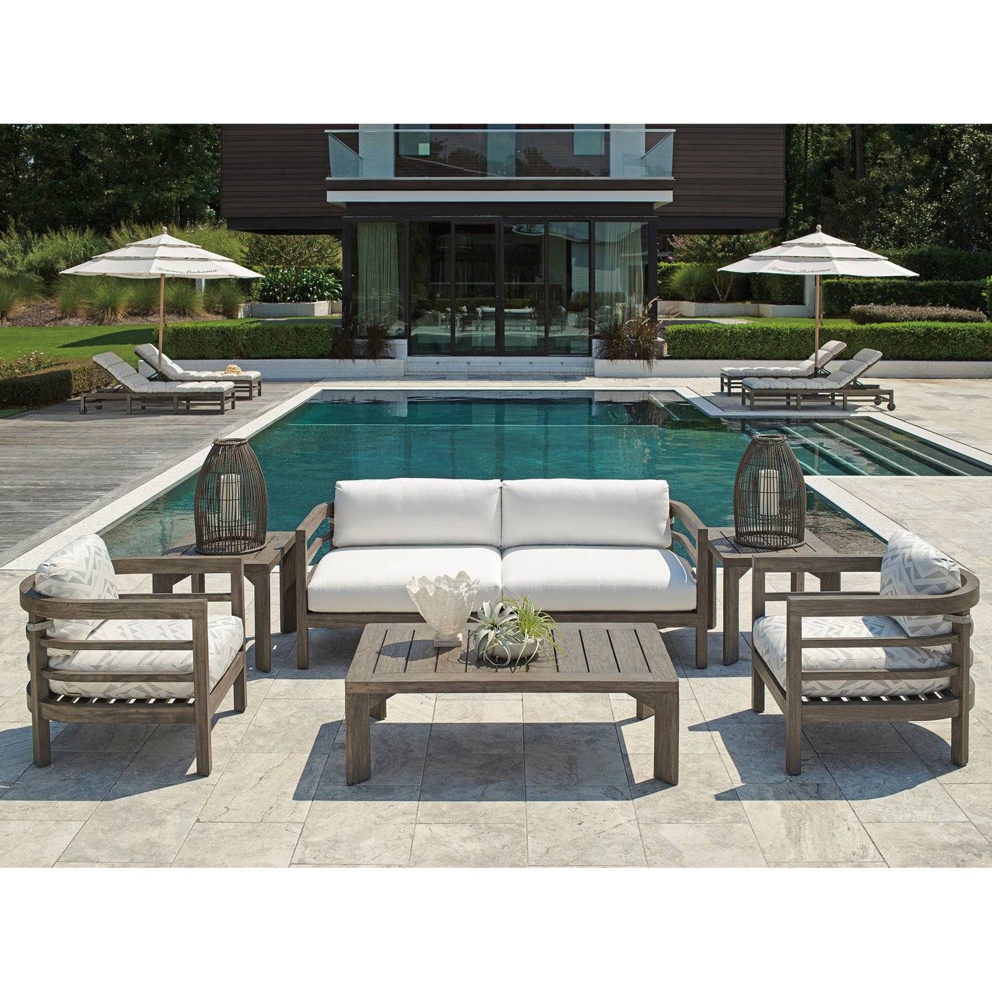 004 SI-1770886 | Lifestyle | La Jolla End Table by Tommy Bahama Outdoor in vintage. Made from unique in a coastal style.
