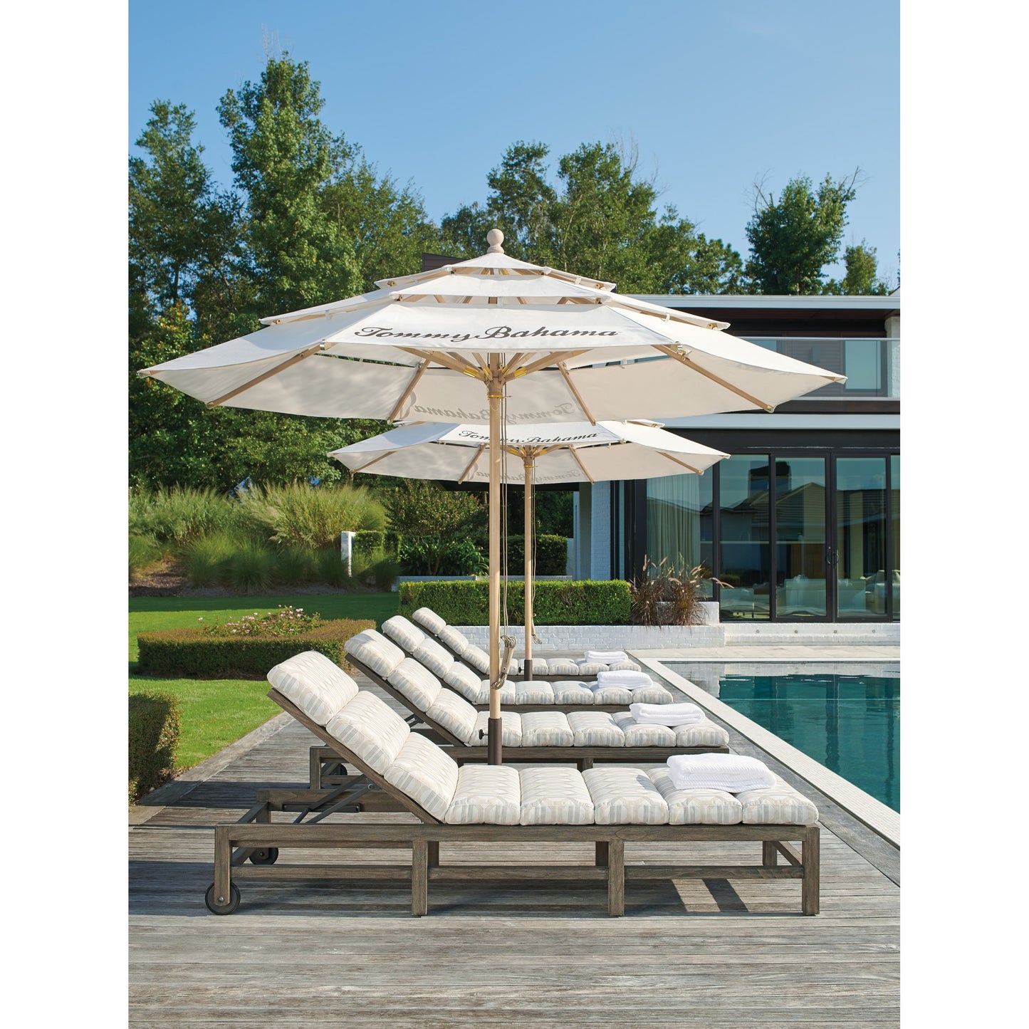 003 SI-1770876 | Lifestyle | La Jolla Chaise Lounge by Tommy Bahama Outdoor in vintage. Made from unique in a coastal style.