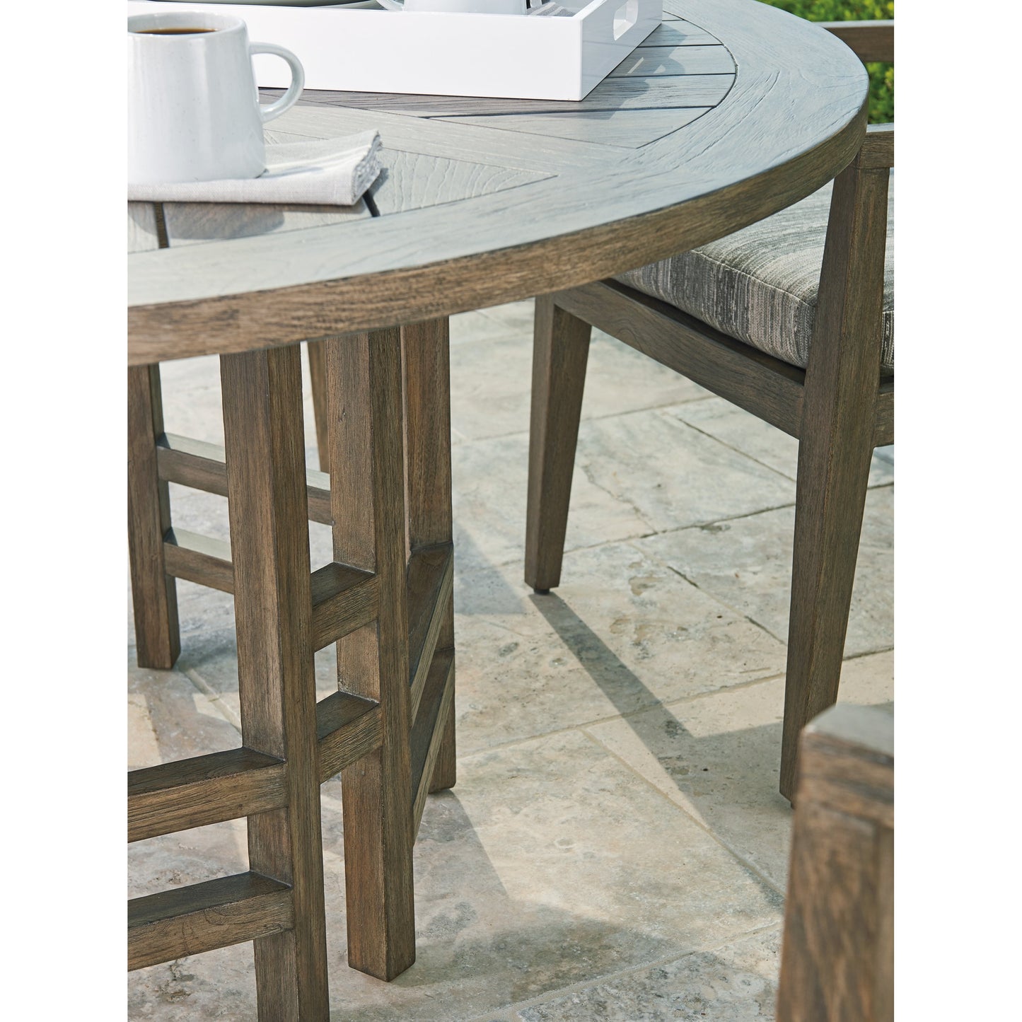 005 SI-1770888 | Lifestyle | La Jolla Round Dining Table by Tommy Bahama Outdoor in vintage. Made from unique in a transitional style.