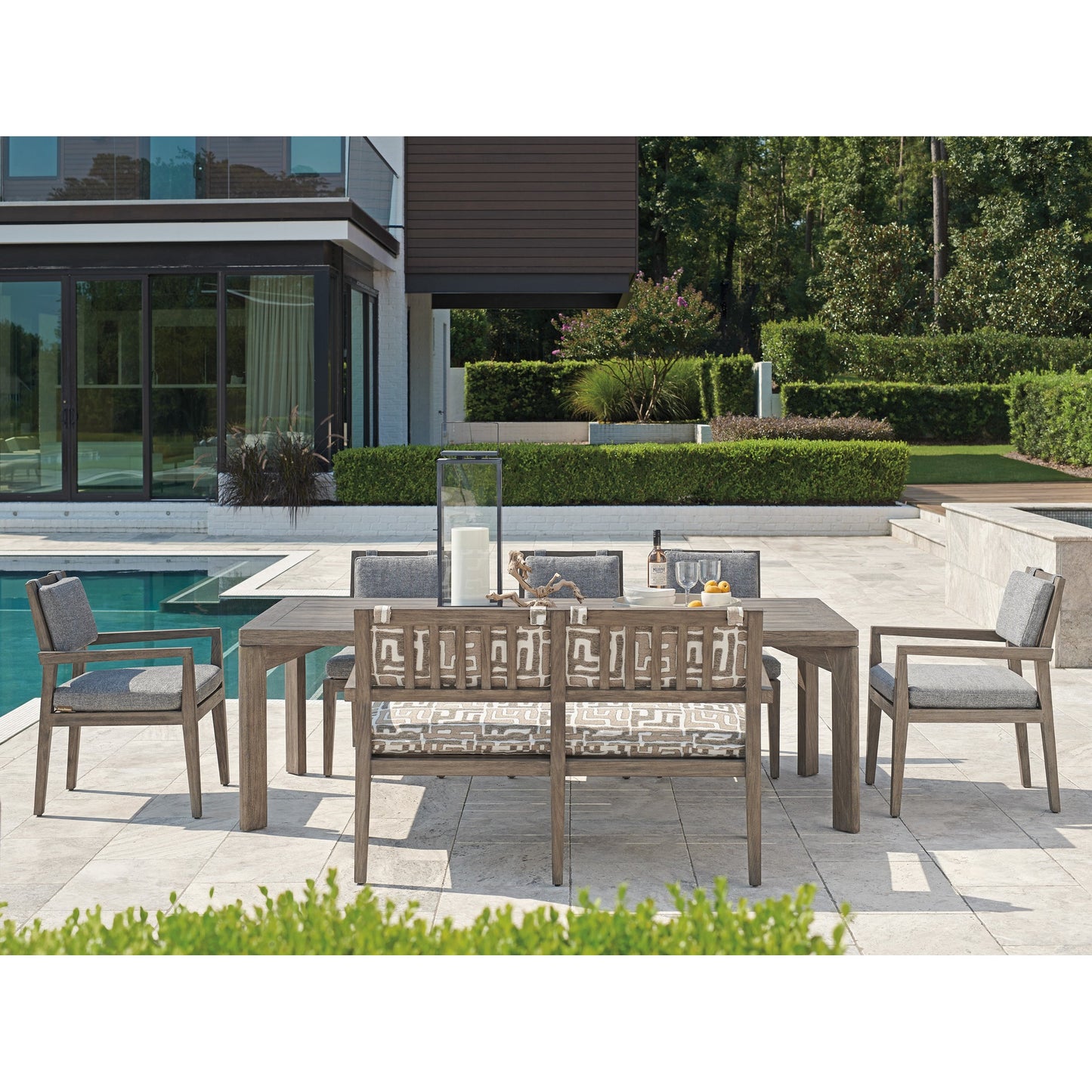 004 SI-1770874 | Lifestyle | La Jolla Bench by Tommy Bahama Outdoor in vintage. Made from unique in a eclectic & global style.