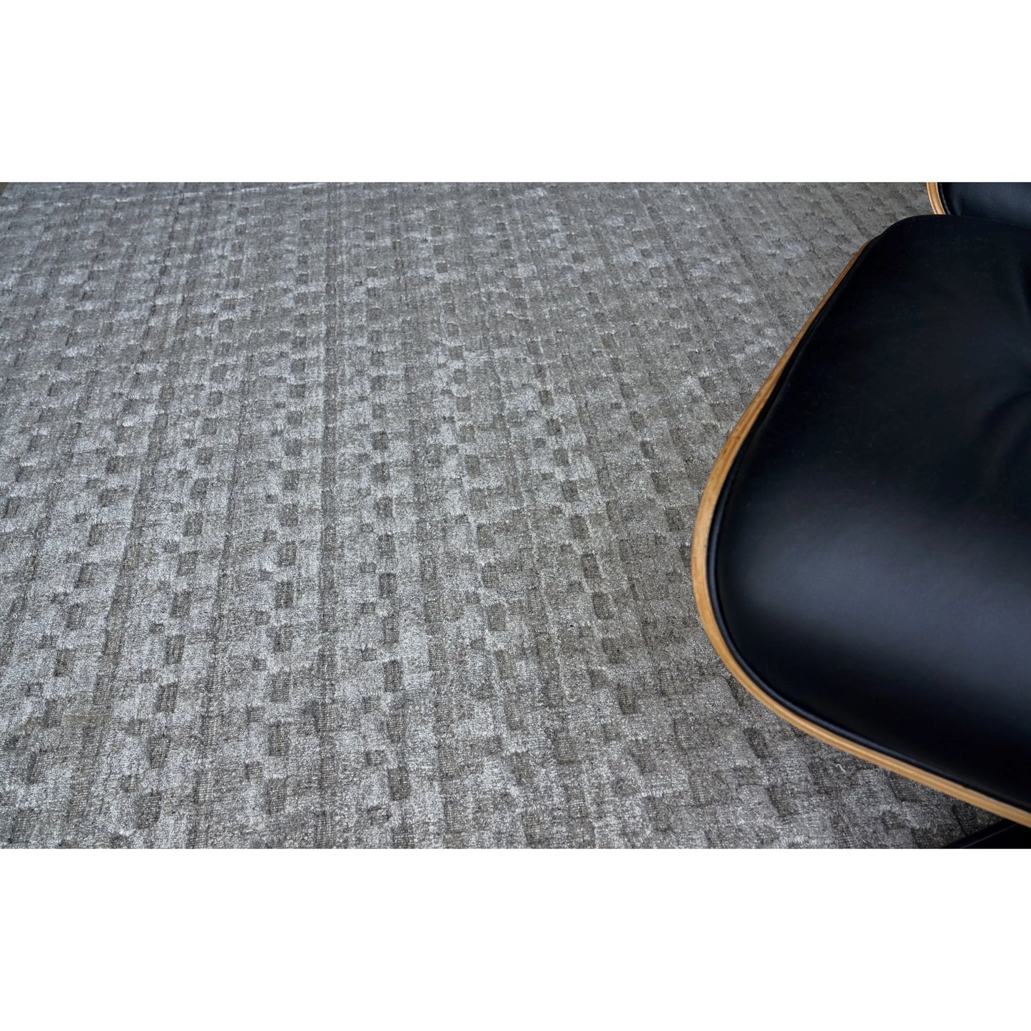 003 SI-2222006,SI-2293655,SI-2384022 | Additional Silo | Monroe Silk 3969 Rug by Exquisite Rugs in taupe. Made from bamboo silk in a unique style.
