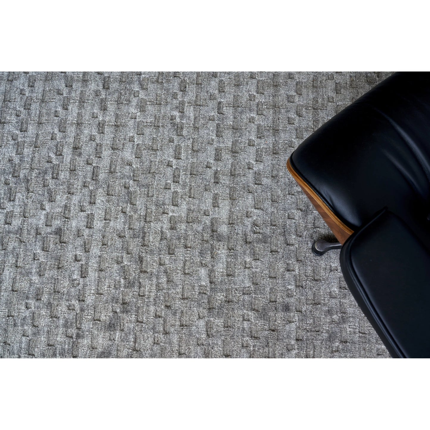 002 SI-2222006,SI-2293655,SI-2384022 | Additional Silo | Monroe Silk 3969 Rug by Exquisite Rugs in taupe. Made from bamboo silk in a unique style.