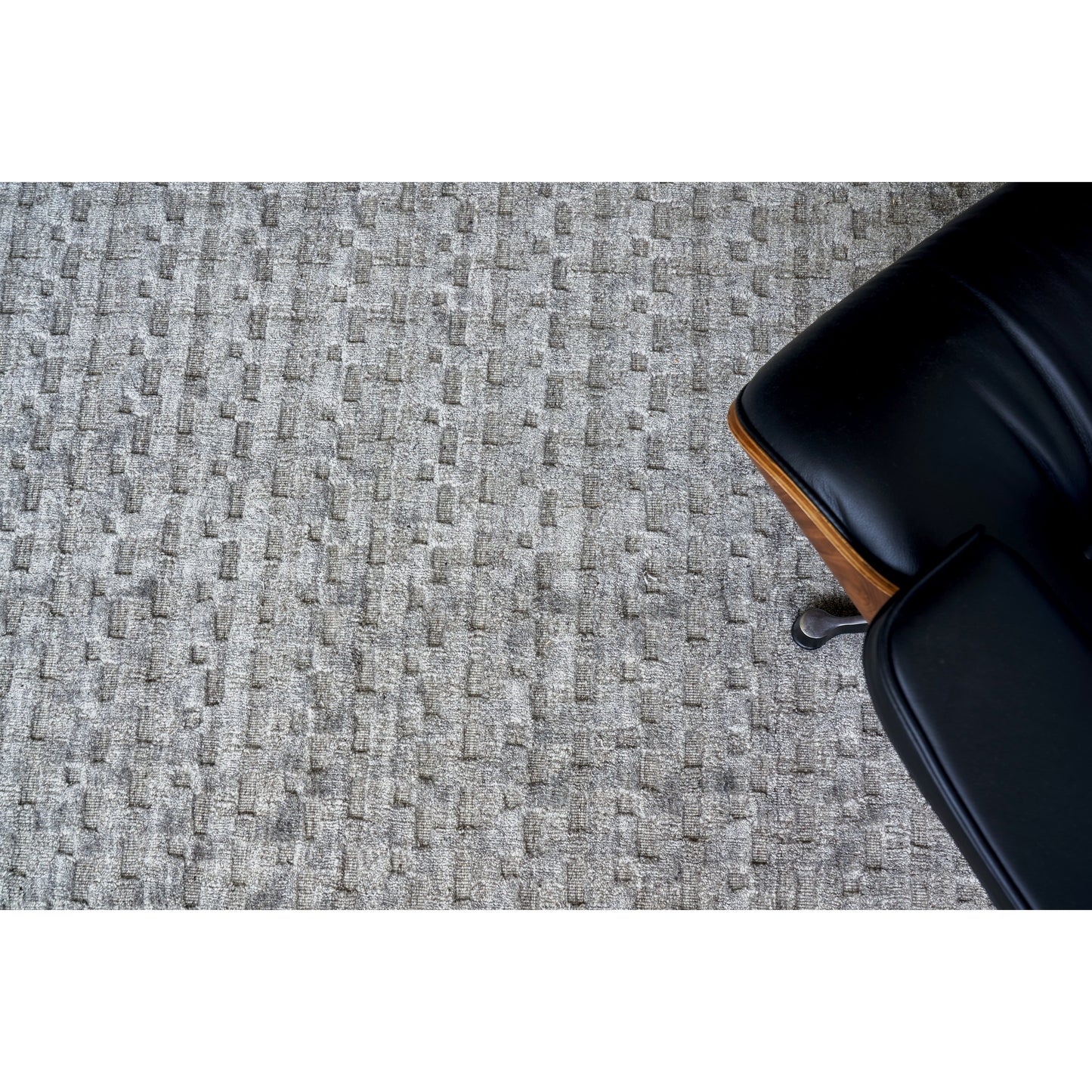 004 SI-1828780,SI-1828781,SI-1828782,SI-1828783,SI-1828784,SI-1828785 | Closeup | Monroe Silk Rug - Taupe by Exquisite Rugs in taupe. Made from bamboo silk in a unique style.