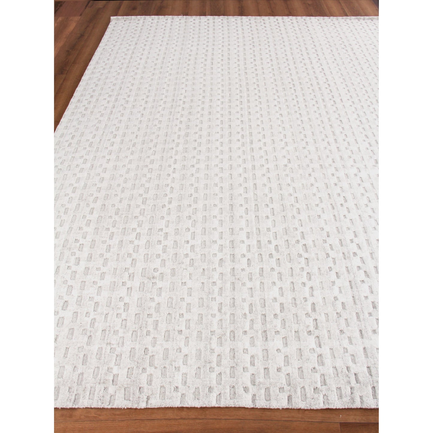003 SI-1828786,SI-1828787,SI-1828788,SI-1828789,SI-1828790,SI-1828791 | Closeup | Monroe Silk Rug - Ivory by Exquisite Rugs in ivory. Made from bamboo silk in a unique style.