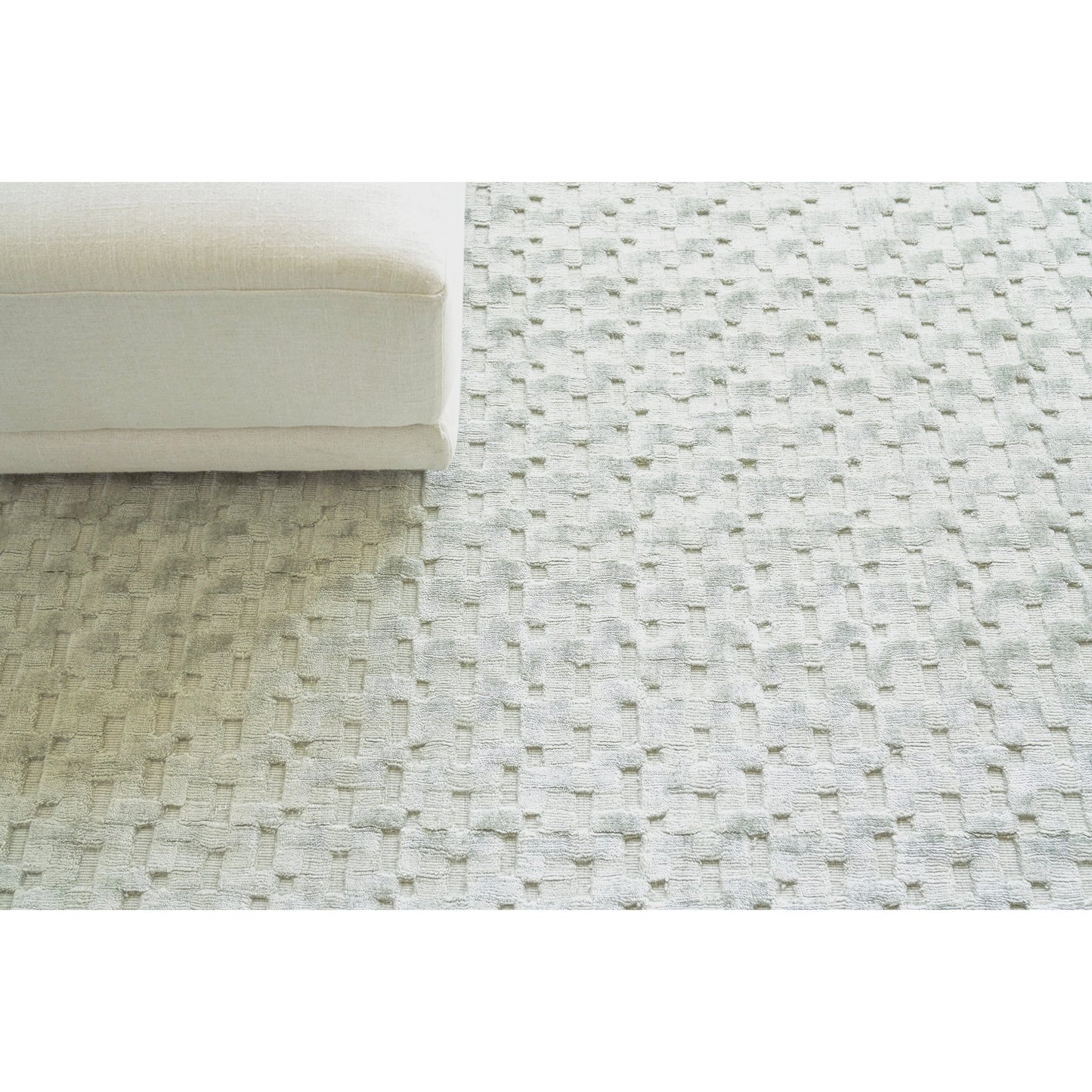 006 SI-1828786,SI-1828787,SI-1828788,SI-1828789,SI-1828790,SI-1828791 | Lifestyle | Monroe Silk Rug - Ivory by Exquisite Rugs in ivory. Made from bamboo silk in a unique style.