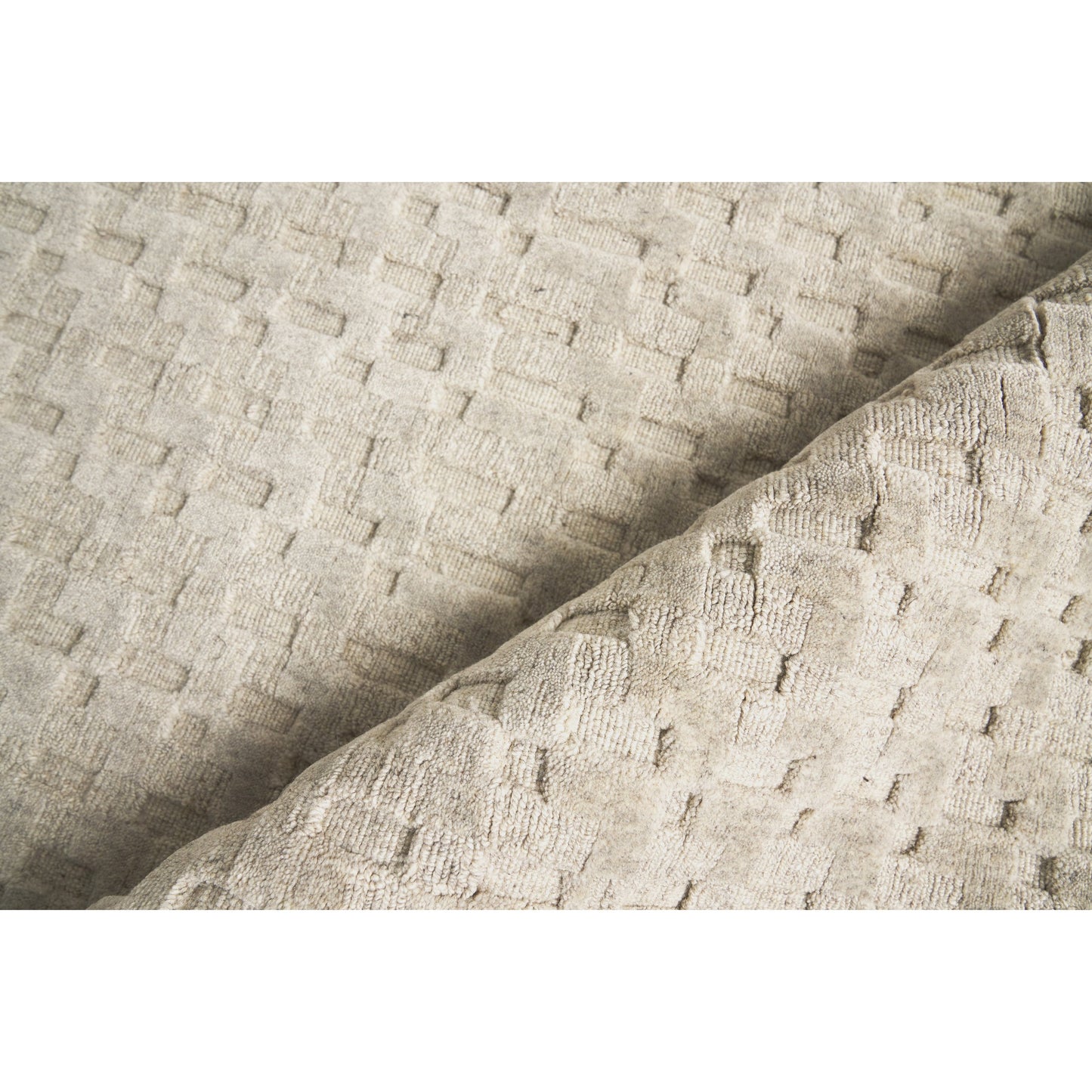 004 SI-1828792,SI-1828793,SI-1828794,SI-1828795,SI-1828796,SI-1828797 | Closeup | Monroe Silk Rug - Light Taupe by Exquisite Rugs in light taupe. Made from bamboo silk in a unique style.