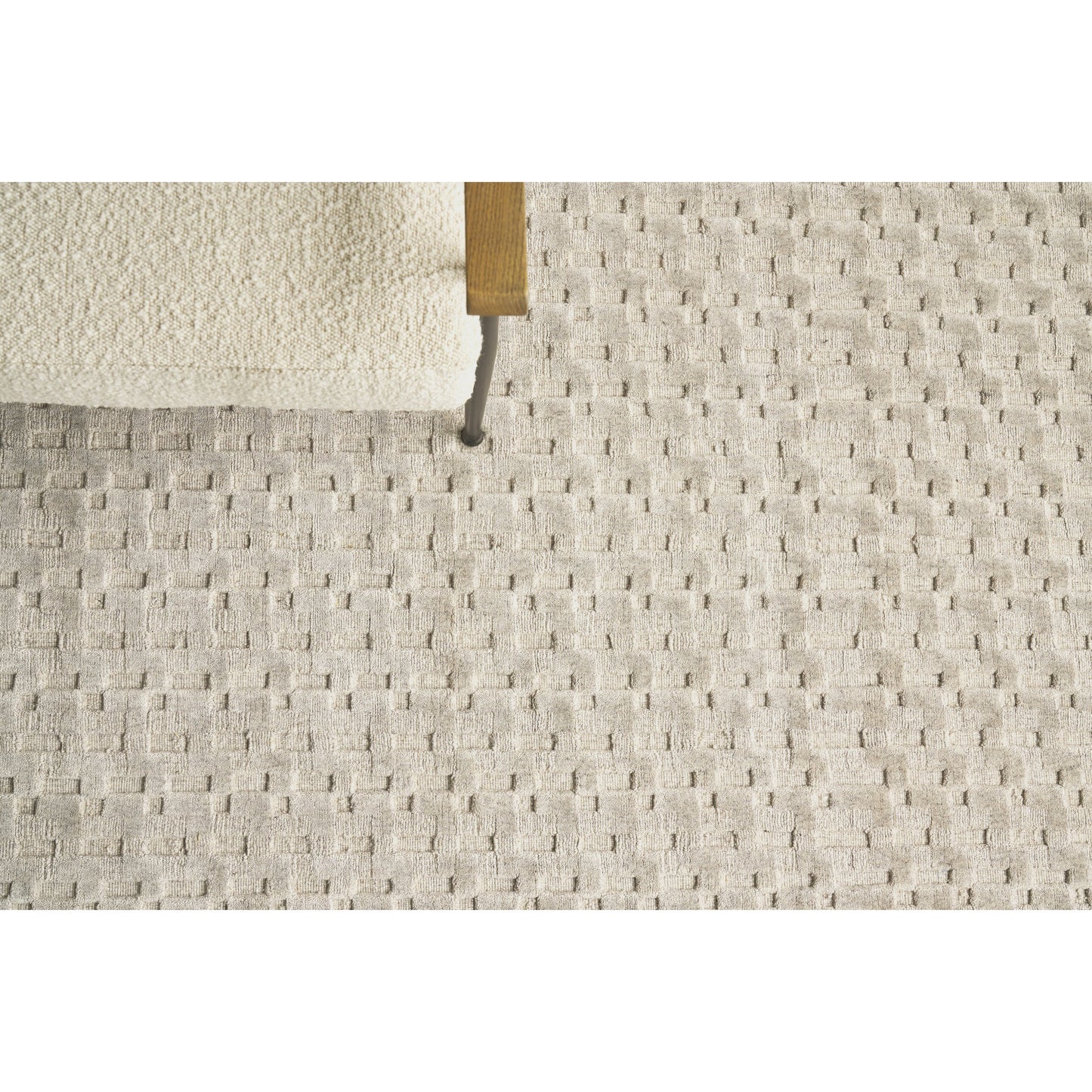 006 SI-1828792,SI-1828793,SI-1828794,SI-1828795,SI-1828796,SI-1828797 | Lifestyle | Monroe Silk Rug - Light Taupe by Exquisite Rugs in light taupe. Made from bamboo silk in a unique style.