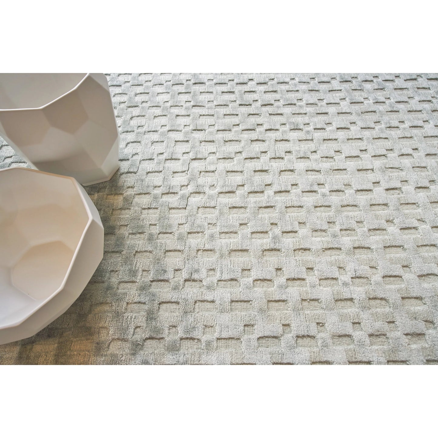 005 SI-2222009,SI-2293658 | Additional Silo | Monroe Silk 3972 Rug by Exquisite Rugs in light green. Made from bamboo silk in a unique style.