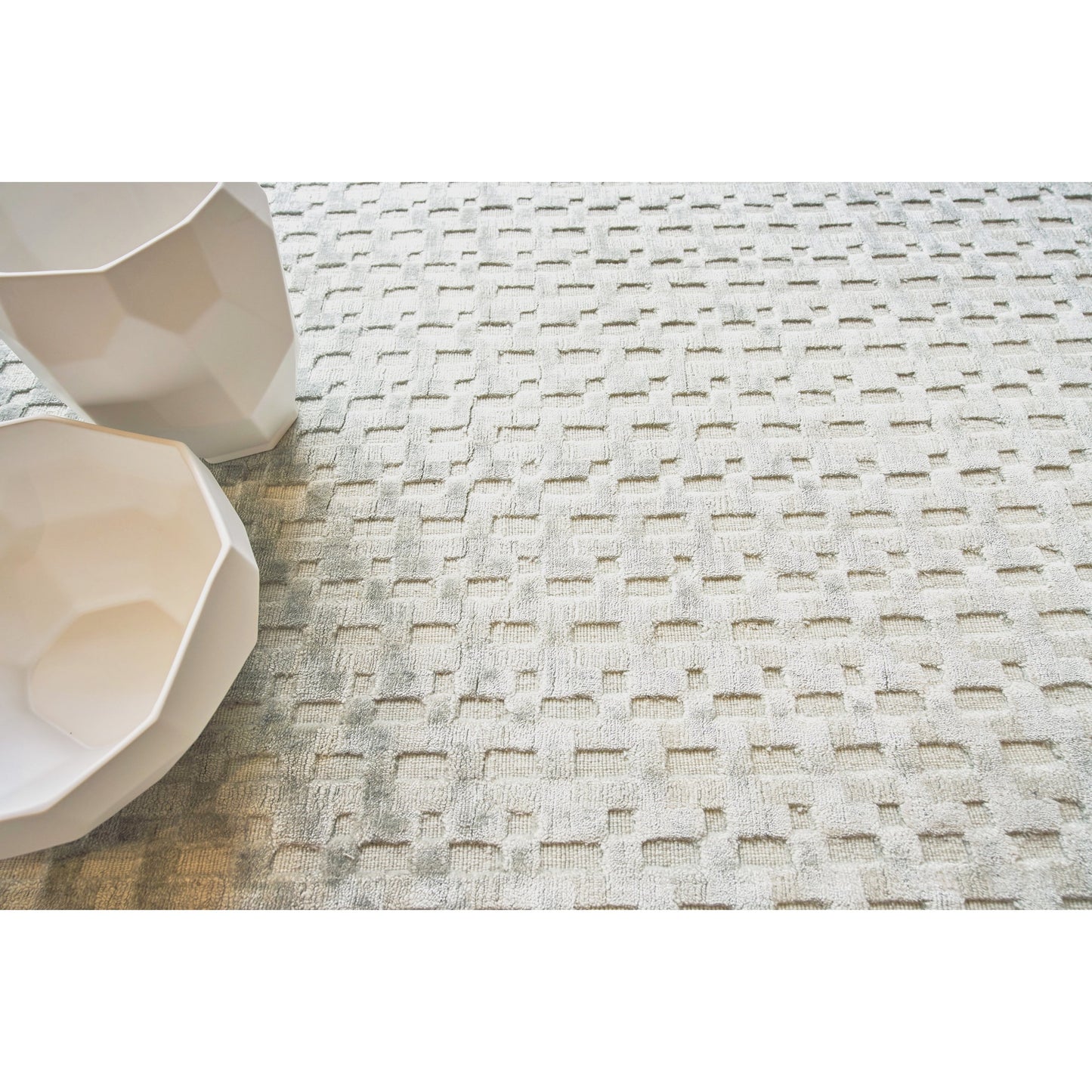 005 SI-1828798,SI-1828799,SI-1828800,SI-1828801,SI-1828802,SI-1828803 | Lifestyle | Monroe Silk Rug - Light Green by Exquisite Rugs in light green. Made from bamboo silk in a unique style.