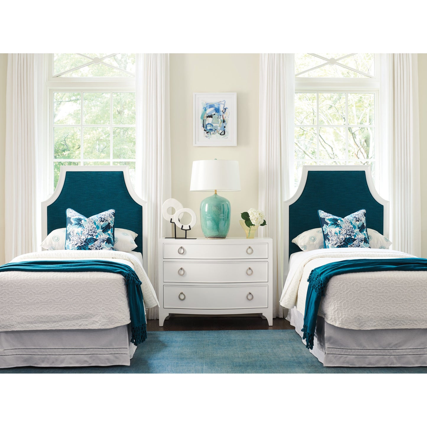 004 SR-835360 | Lifestyle | Fox River Bachelors Chest by Lexington in white. Made from unique in a cottage & farmhouse style.