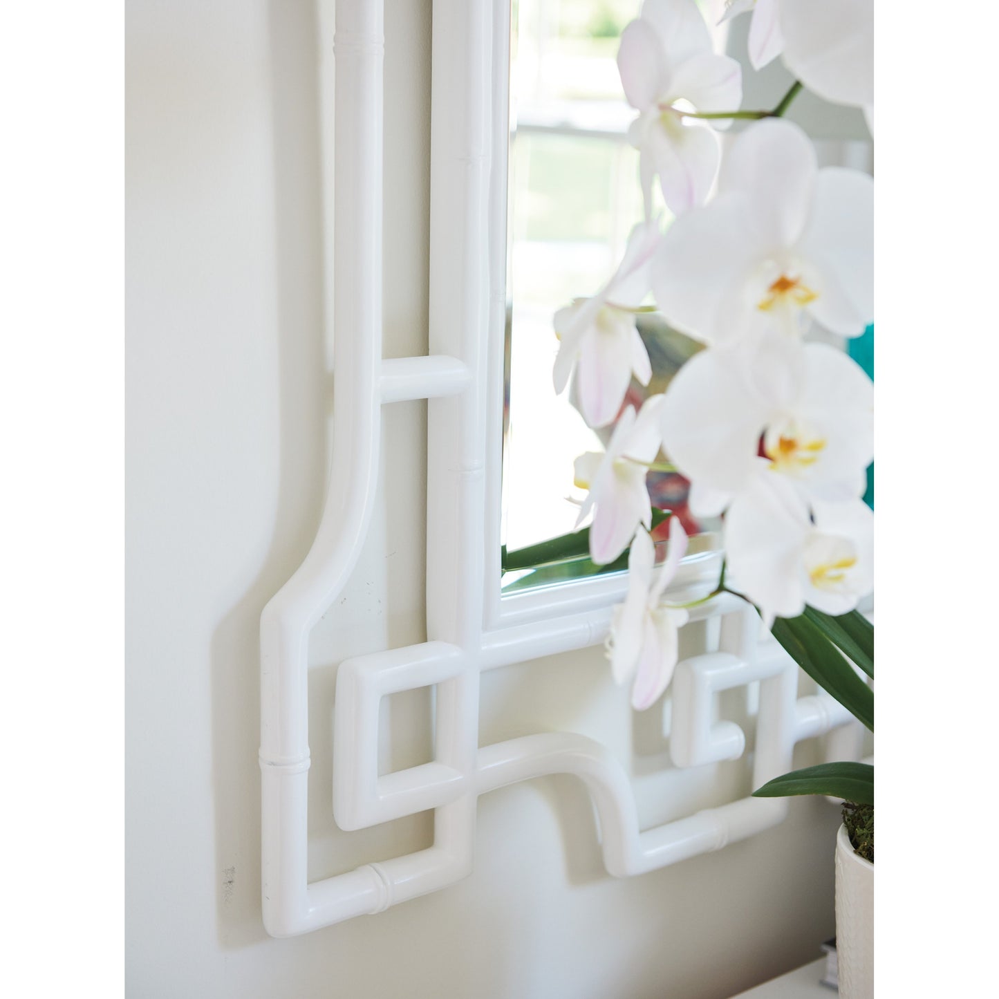 002 SR-835441 | Additional Silo | Hyde Rectangular Mirror by Lexington in white. Made from unique in a transitional style.