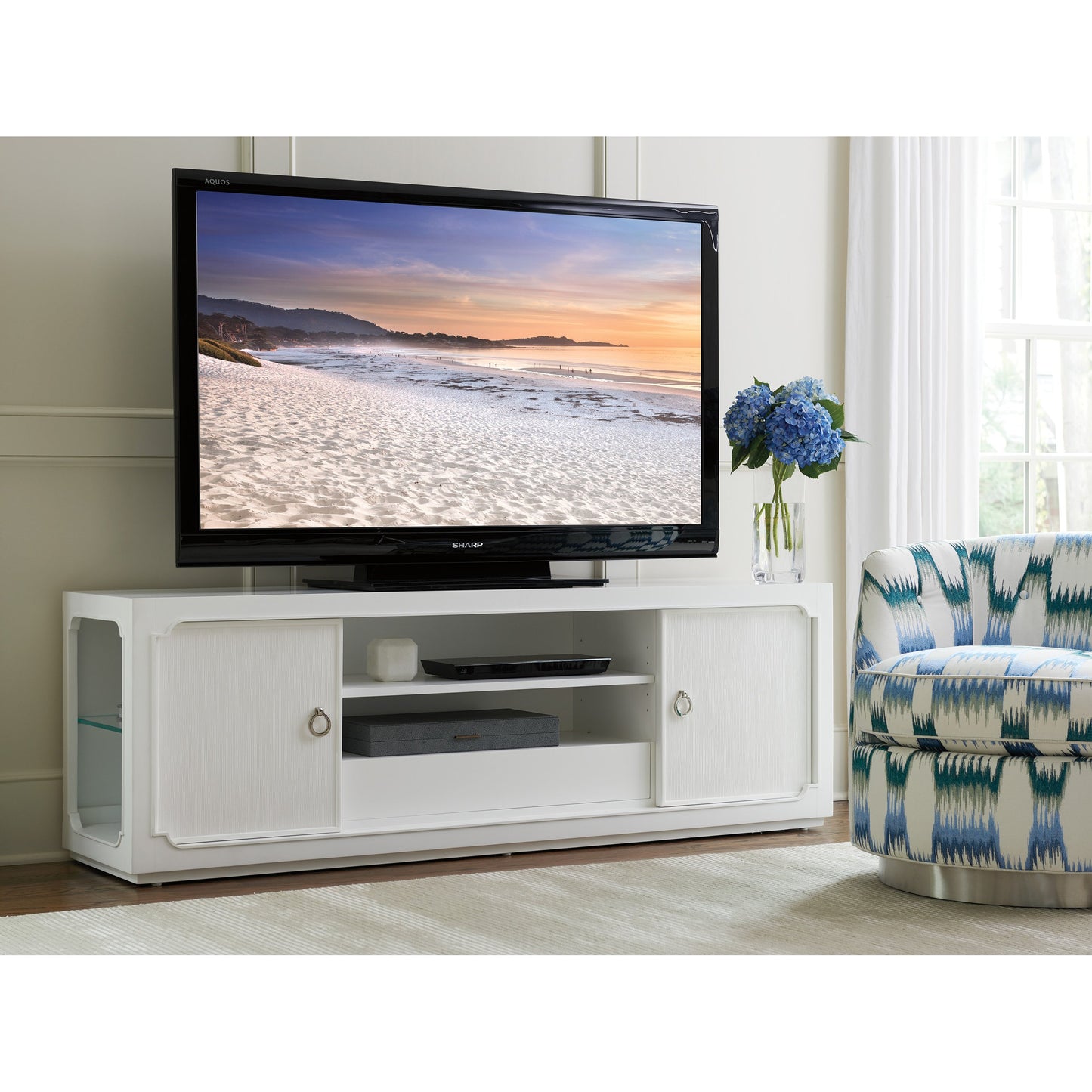 006 SR-835410 | Lifestyle | Hamilton Media Console by Lexington in white. Made from unique in a transitional style.