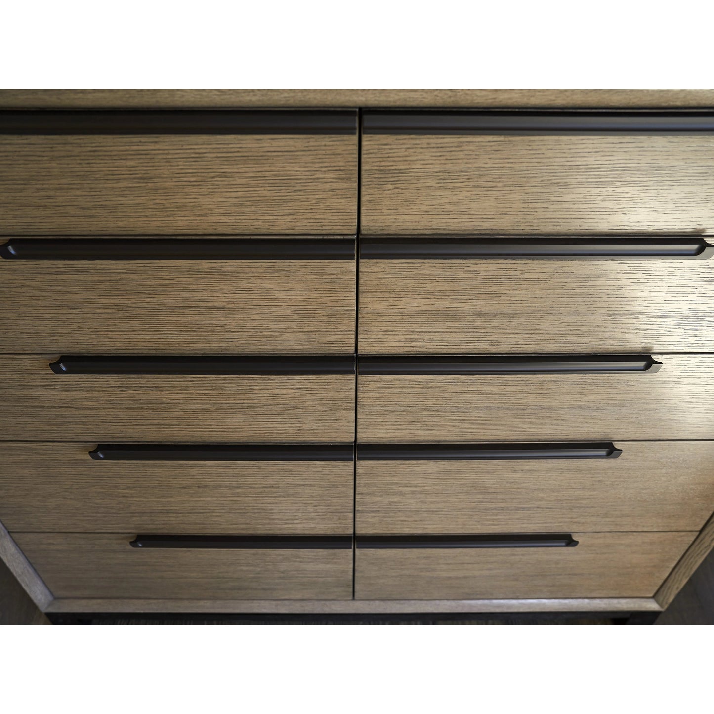 003 SI-2013218 | Closeup | Bretton Gentlemans Chest by Lexington in senegal. Made from unique in a modern style.